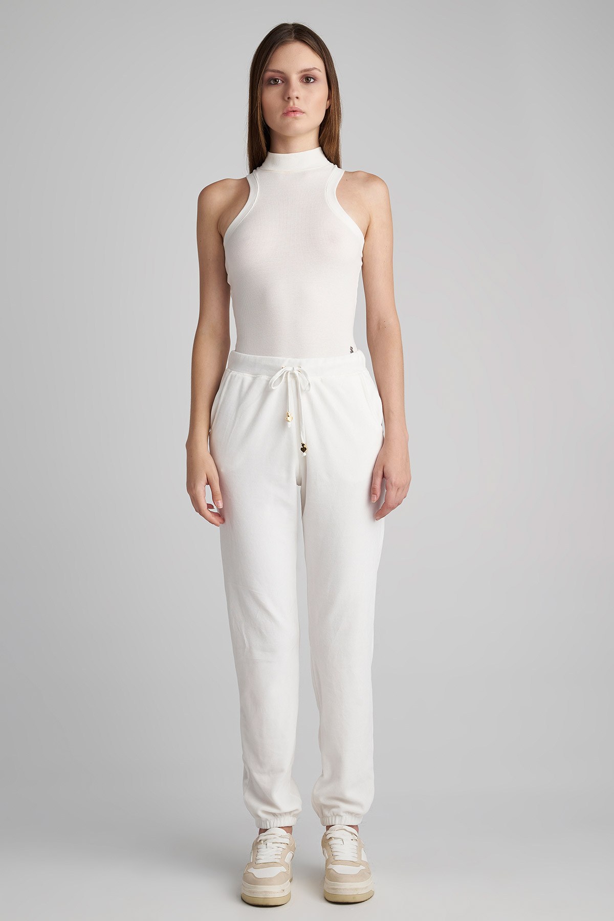 ΒΕΛΟΥΤΕ ΦΟΡΜΑ ΜΕ ΛΑΣΤΙΧΟ ΣΤΟΝ ΑΣΤΡΑΓΑΛΟ φωτογραφία