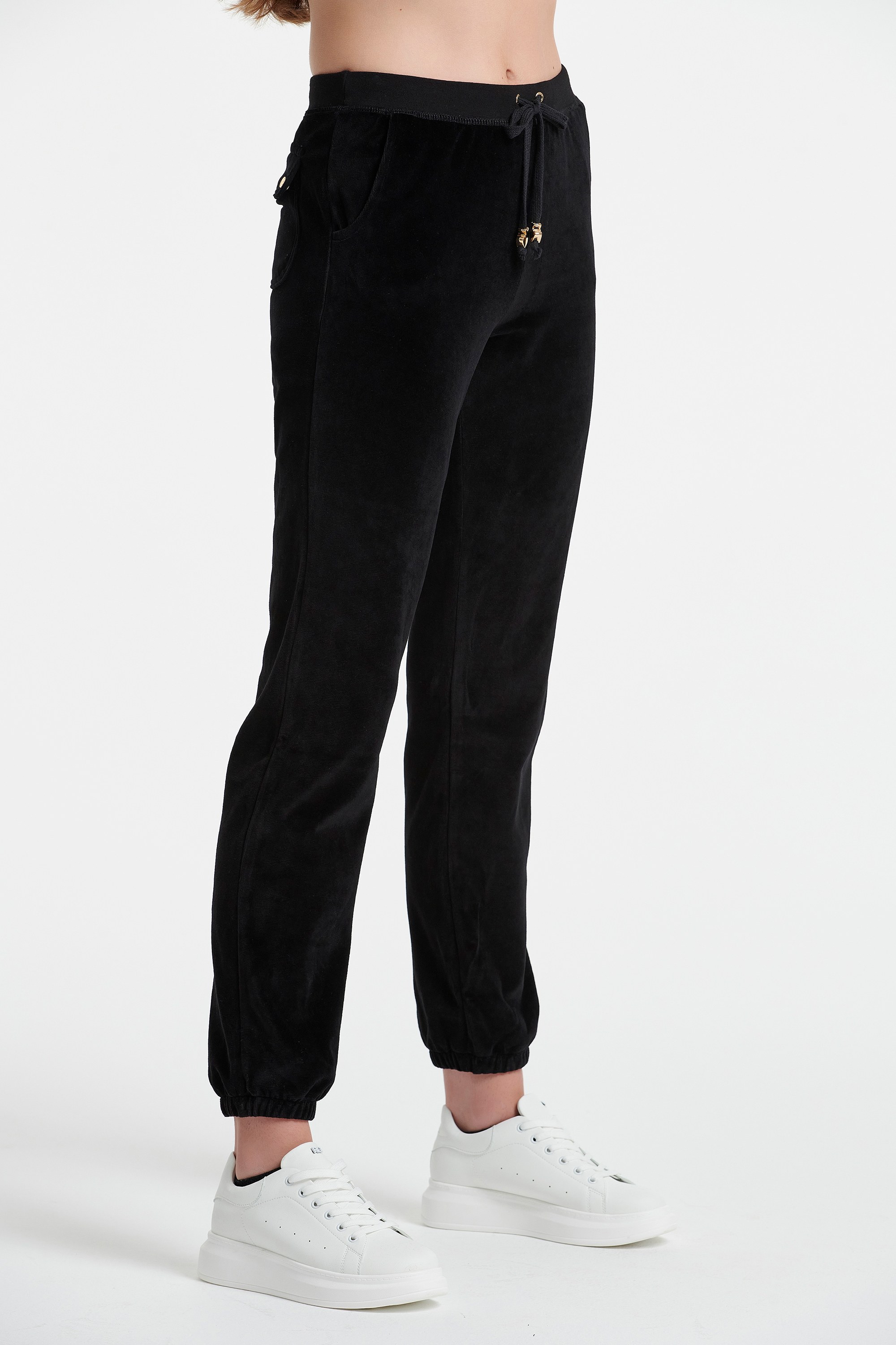 ΒΕΛΟΥΤΕ ΦΟΡΜΑ ΜΕ ΛΑΣΤΙΧΟ ΣΤΟΝ ΑΣΤΡΑΓΑΛΟ φωτογραφία