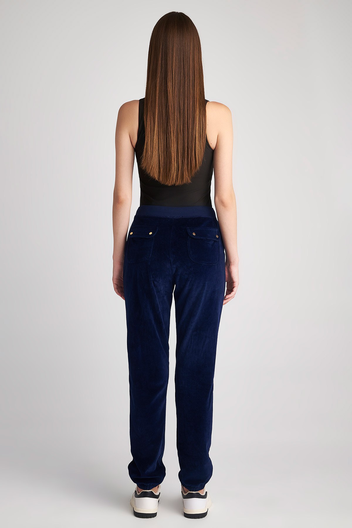 ΒΕΛΟΥΤΕ ΦΟΡΜΑ ΜΕ ΛΑΣΤΙΧΟ ΣΤΟΝ ΑΣΤΡΑΓΑΛΟ φωτογραφία