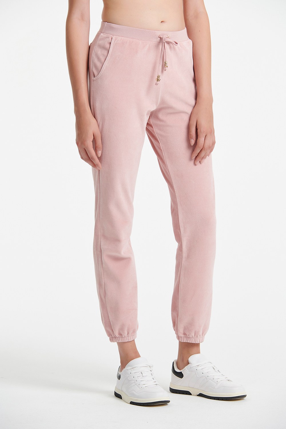 ΒΕΛΟΥΤΕ ΦΟΡΜΑ ΜΕ ΛΑΣΤΙΧΟ ΣΤΟΝ ΑΣΤΡΑΓΑΛΟ φωτογραφία