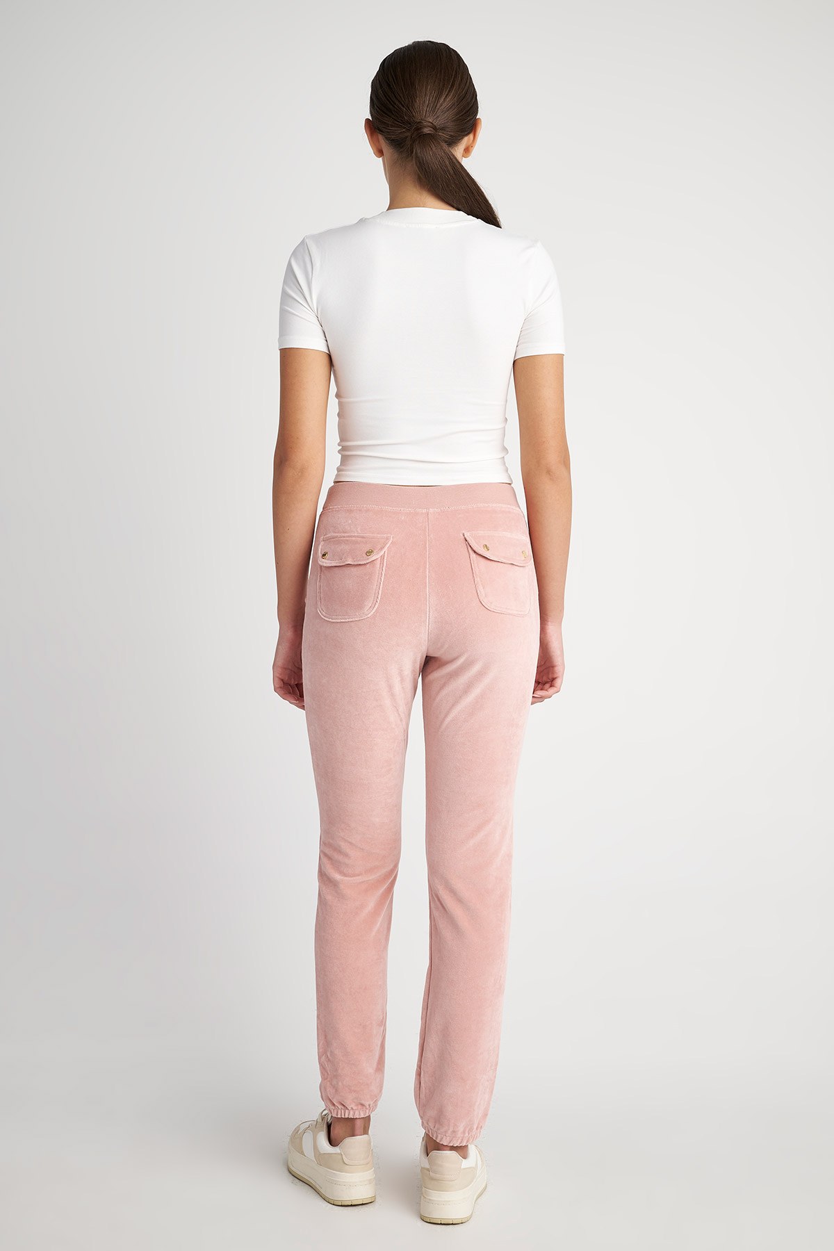 ΒΕΛΟΥΤΕ ΦΟΡΜΑ ΜΕ ΛΑΣΤΙΧΟ ΣΤΟΝ ΑΣΤΡΑΓΑΛΟ φωτογραφία