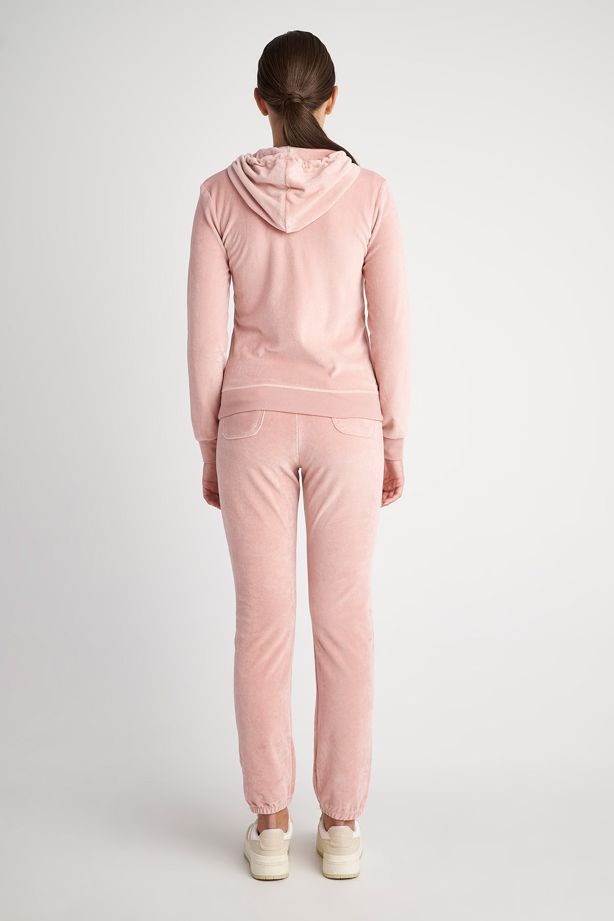 ΒΕΛΟΥΤΕ ΦΟΡΜΑ ΜΕ ΛΑΣΤΙΧΟ ΣΤΟΝ ΑΣΤΡΑΓΑΛΟ φωτογραφία