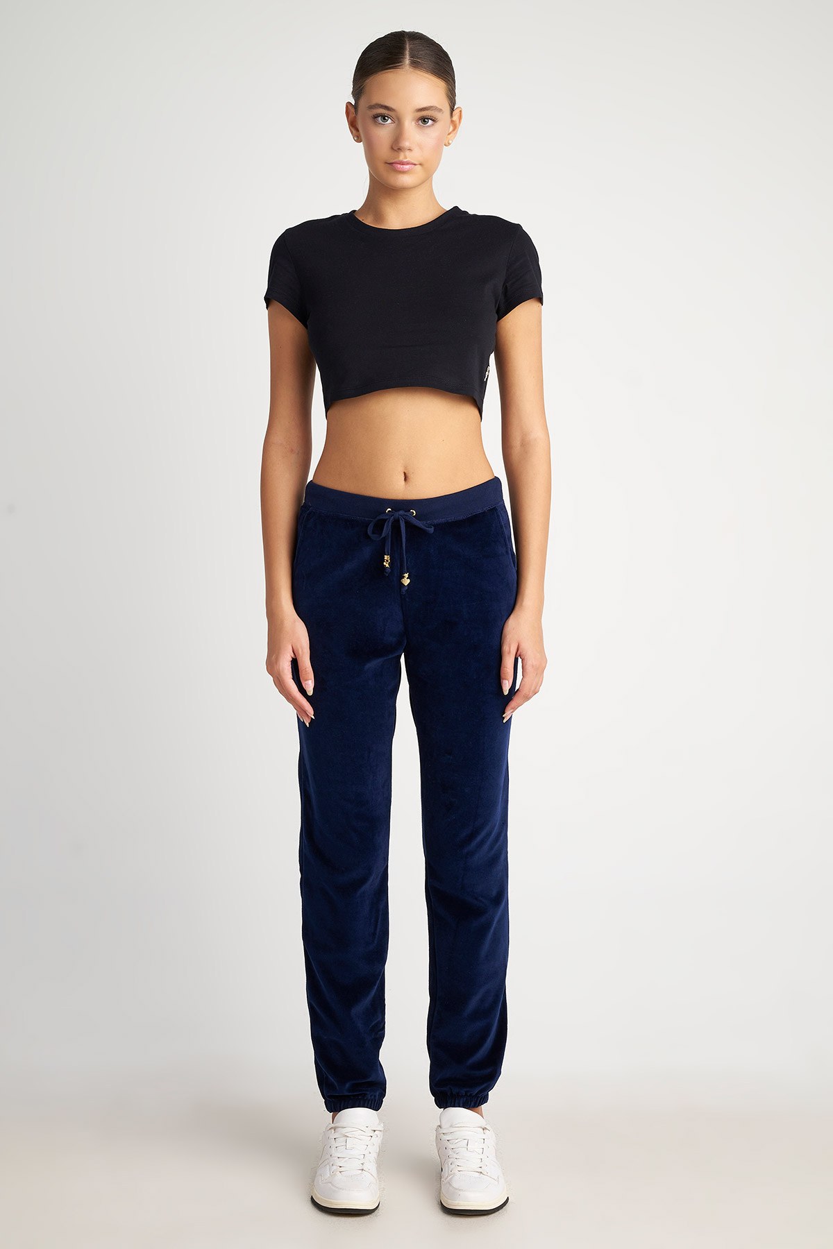 ΒΕΛΟΥΤΕ ΦΟΡΜΑ ΜΕ ΛΑΣΤΙΧΟ ΣΤΟΝ ΑΣΤΡΑΓΑΛΟ φωτογραφία