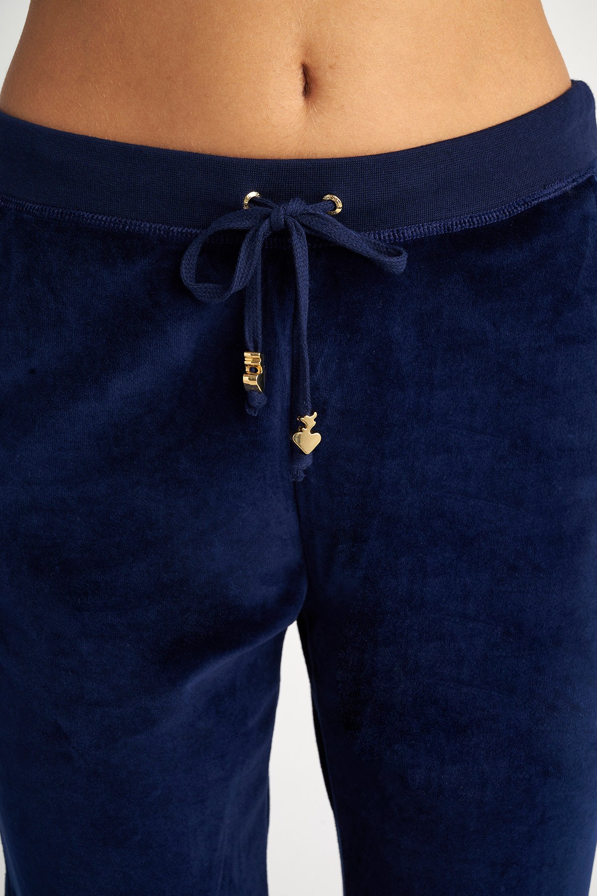 ΒΕΛΟΥΤΕ ΦΟΡΜΑ ΜΕ ΛΑΣΤΙΧΟ ΣΤΟΝ ΑΣΤΡΑΓΑΛΟ φωτογραφία