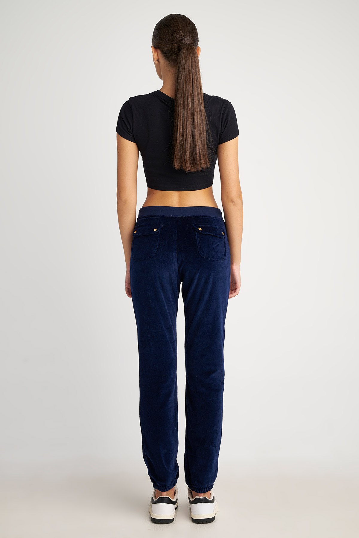 ΒΕΛΟΥΤΕ ΦΟΡΜΑ ΜΕ ΛΑΣΤΙΧΟ ΣΤΟΝ ΑΣΤΡΑΓΑΛΟ φωτογραφία