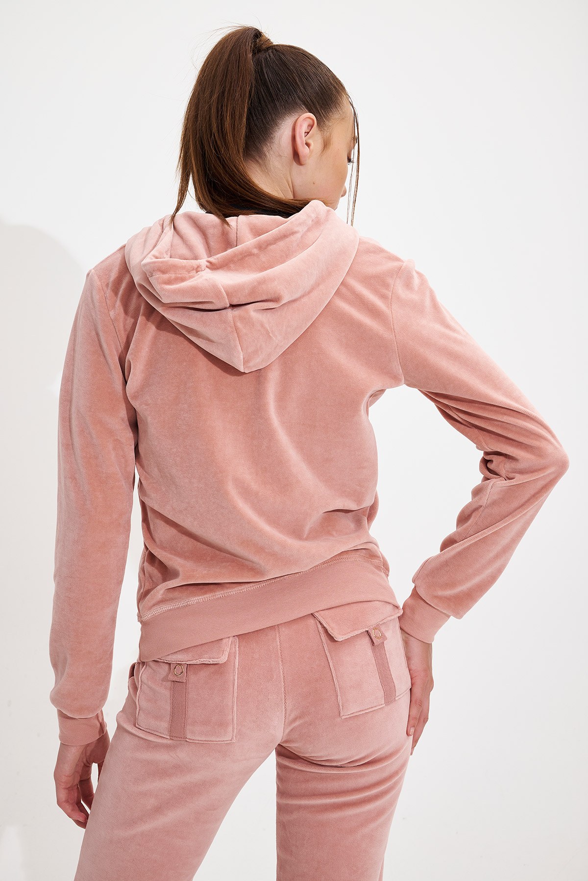 ΚΛΑΣΙΚΗ ΒΕΛΟΥΤΕ ΖΑΚΕΤΑ ΜΕ ΚΟΥΚΟΥΛΑ φωτογραφία