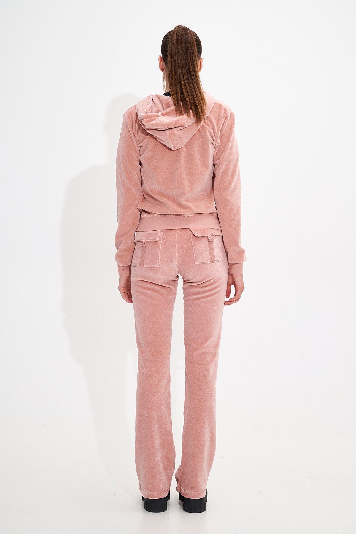 ΚΛΑΣΙΚΗ ΒΕΛΟΥΤΕ ΖΑΚΕΤΑ ΜΕ ΚΟΥΚΟΥΛΑ φωτογραφία