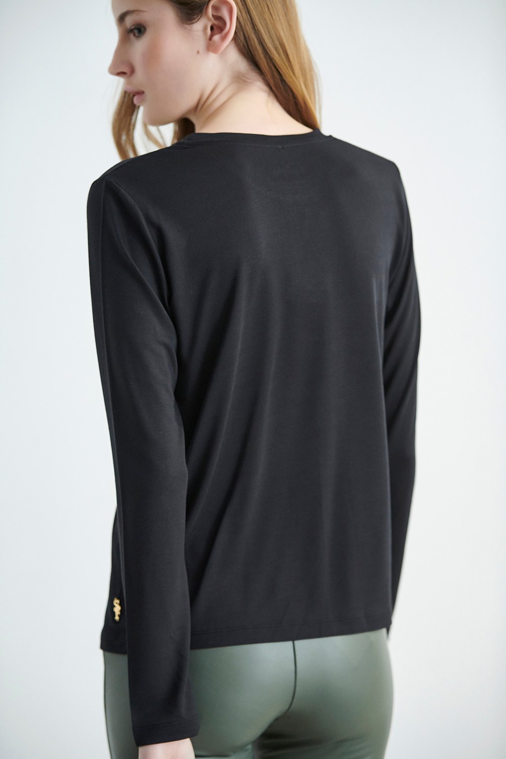 ΜΑΚΡΥΜΑΝΙΚΗ BASIC ΜΠΛΟΥΖΑ φωτογραφία