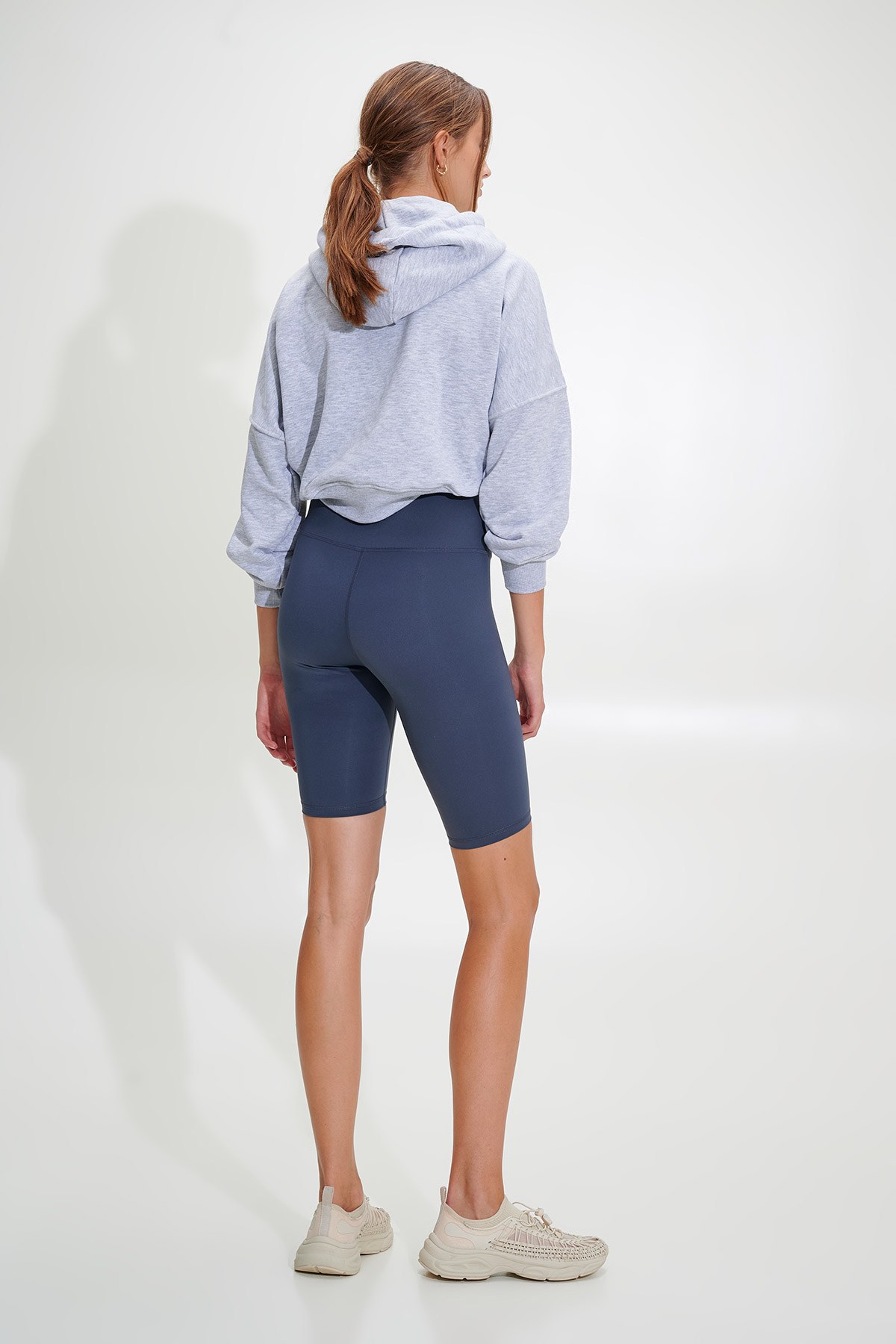 2ND SKIN ΨΗΛΟΜΕΣΟ ΚΟΝΤΟ ΚΟΛΑΝ ΣΤΥΛ ΠΟΔΗΛΑΤΙΚΟ φωτογραφία