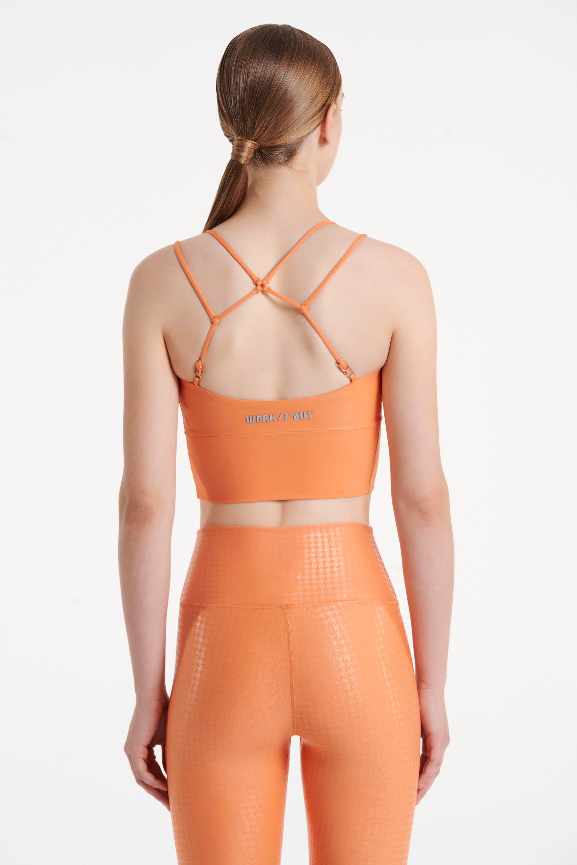 ΚΟΝΤΟ ΤΟΠ/ΜΠΟΥΣΤΑΚΙ ΓΥΜΝΑΣΤΙΚΗΣ ΜΕ ΠΟΛΛΑΠΛΕΣ ΤΙΡΑΝΤΕΣ φωτογραφία