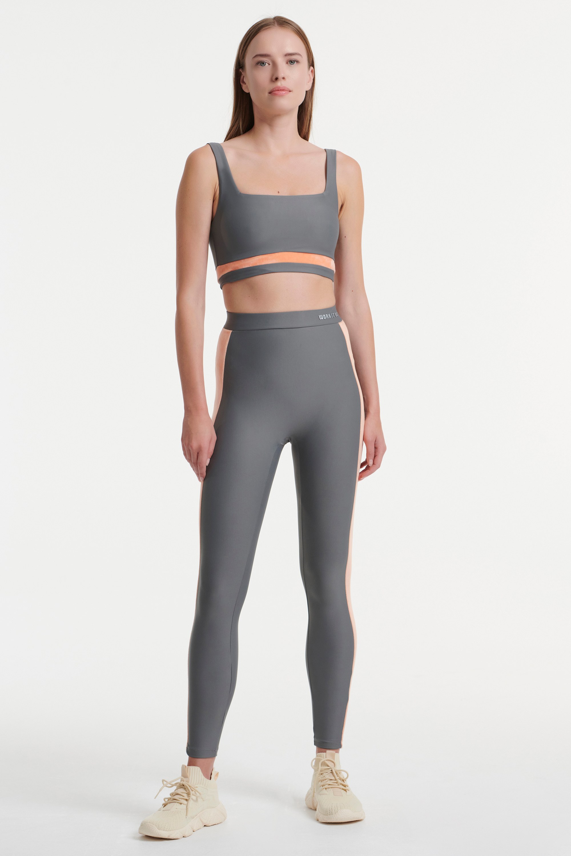 FASHION ΚΟΝΤΟ ΤΟΠ/ΜΠΟΥΣΤΑΚΙ ΓΥΜΝΑΣΤΙΚΗΣ φωτογραφία