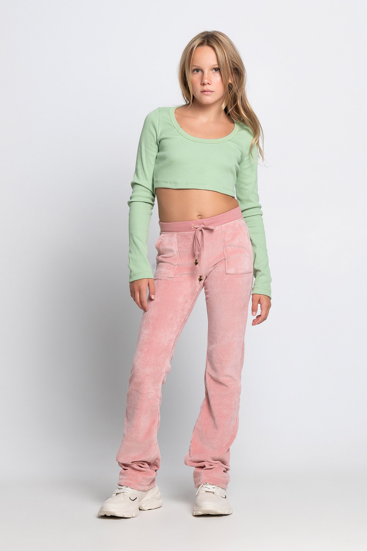 ΚΟΝΤΗ ΕΦΗΒΙΚΗ ΡΙΜΠ ΜΠΛΟΥΖΑ φωτογραφία