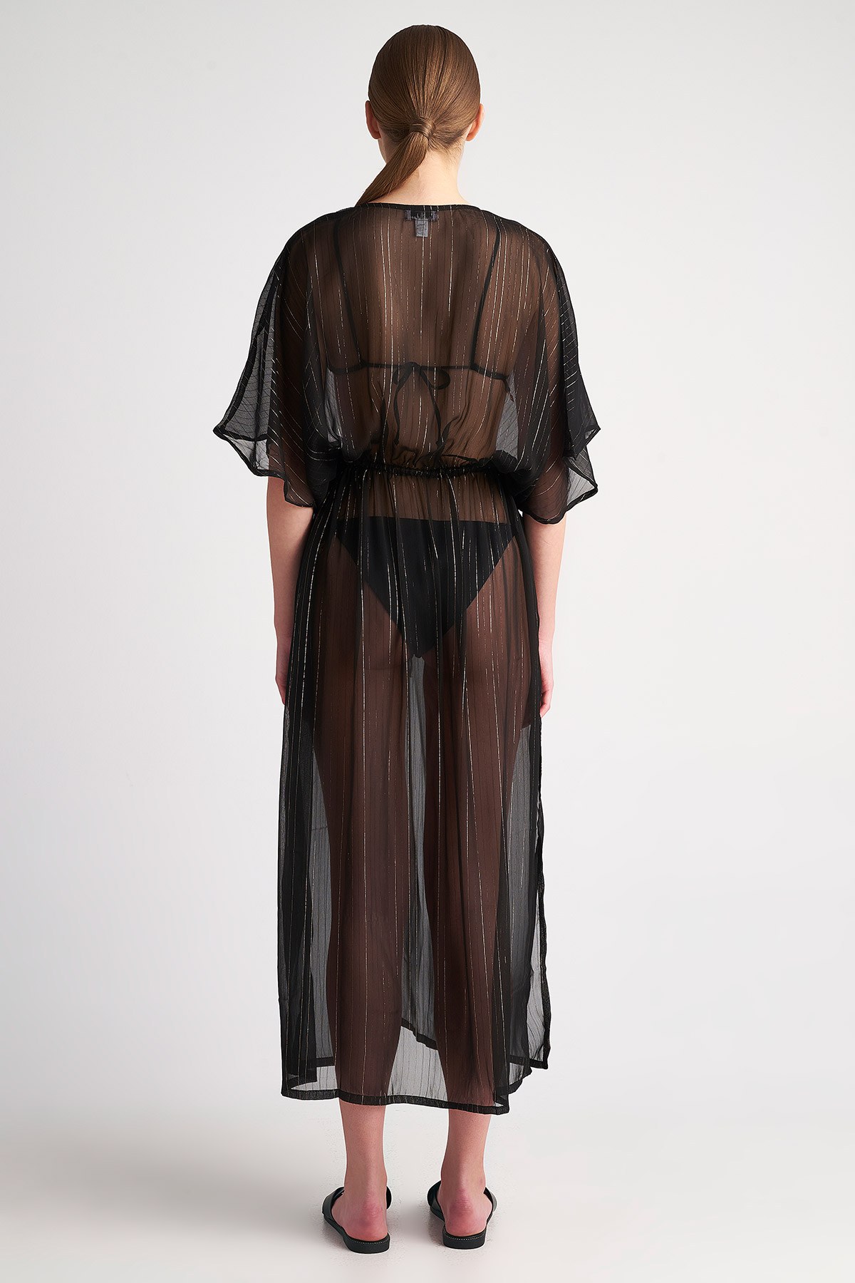 ΔΙΑΦΑΝΟ ΜΑΚΡΥ ΦΟΡΕΜΑ ΜΕ ΧΡΥΣΕΣ ΡΙΓΕΣ φωτογραφία