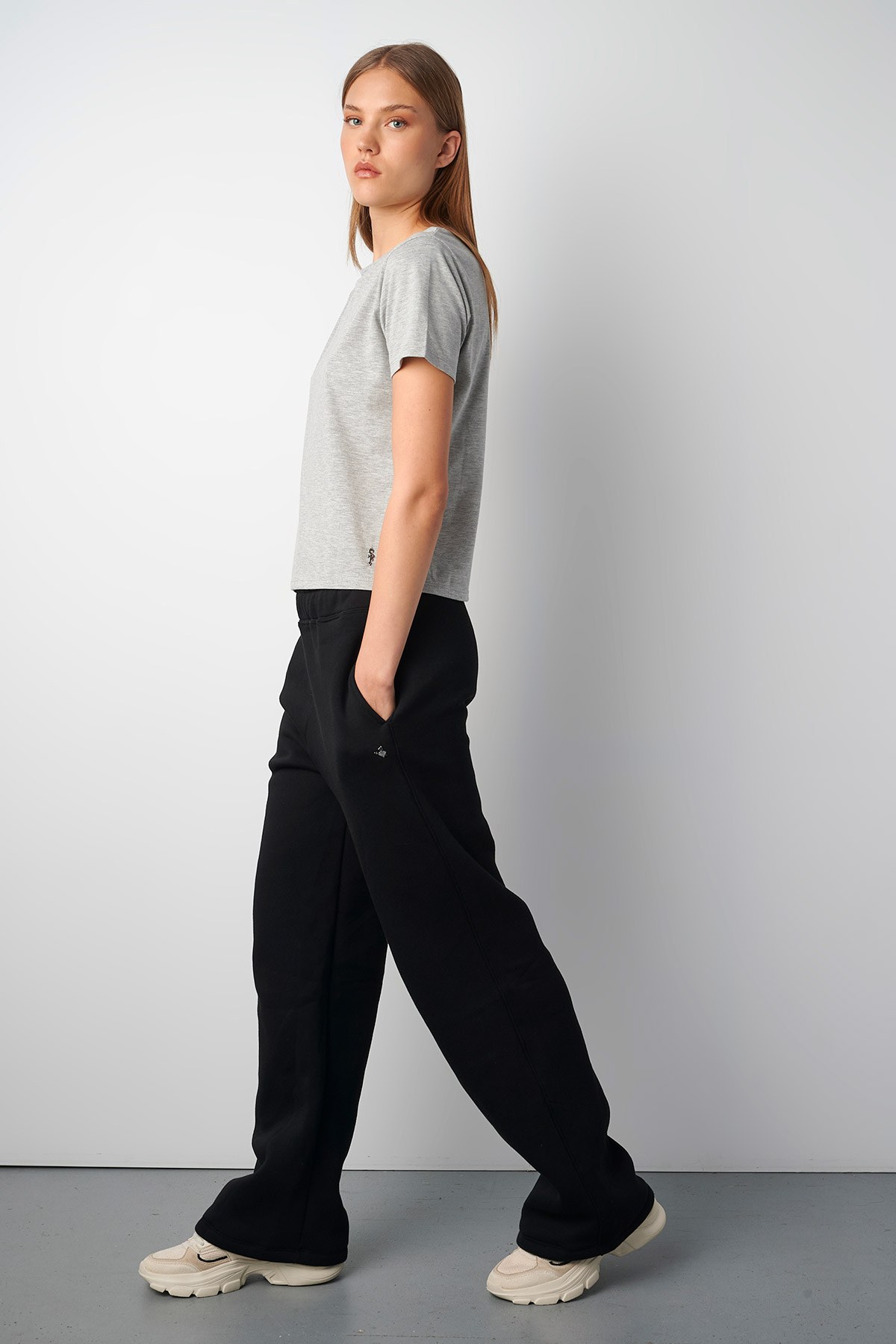 BASIC ΜΠΛΟΥΖΑ ΣΕ ΦΑΡΔΙΑ ΓΡΑΜΜΗ ΑΠΟ ΟΡΓΑΝΙΚΟ ΒΑΜΒΑΚΙ φωτογραφία