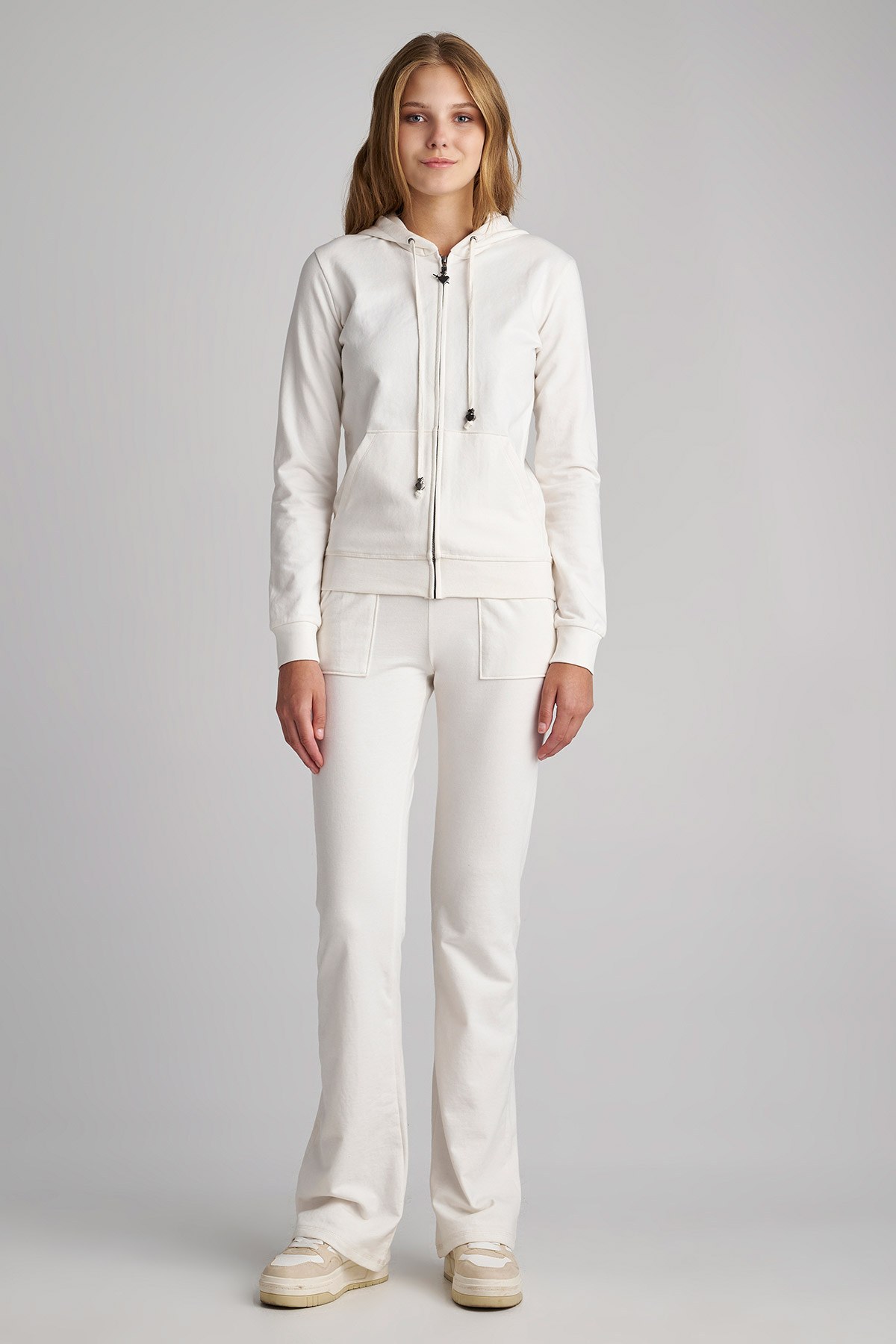 ΚΛΑΣΙΚΗ ΒΑΜΒΑΚΕΡΗ ΦΟΥΤΕΡ ΖΑΚΕΤΑ ΜΕ ΚΟΥΚΟΥΛΑ φωτογραφία