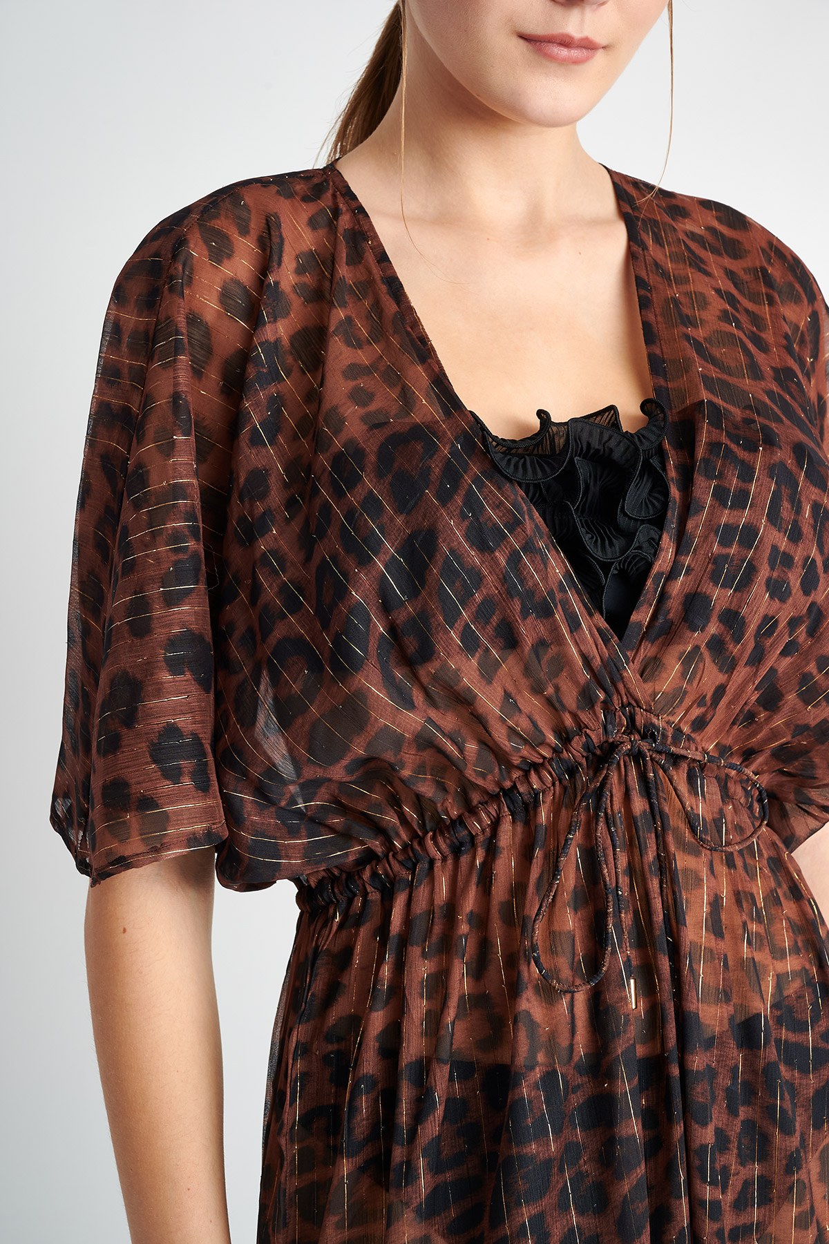 ΔΙΑΦΑΝΟ ΜΑΚΡΥ ΦΟΡΕΜΑ ΜΕ ΛΕΟΠΑΡ ΤΥΠΩΜΑ φωτογραφία