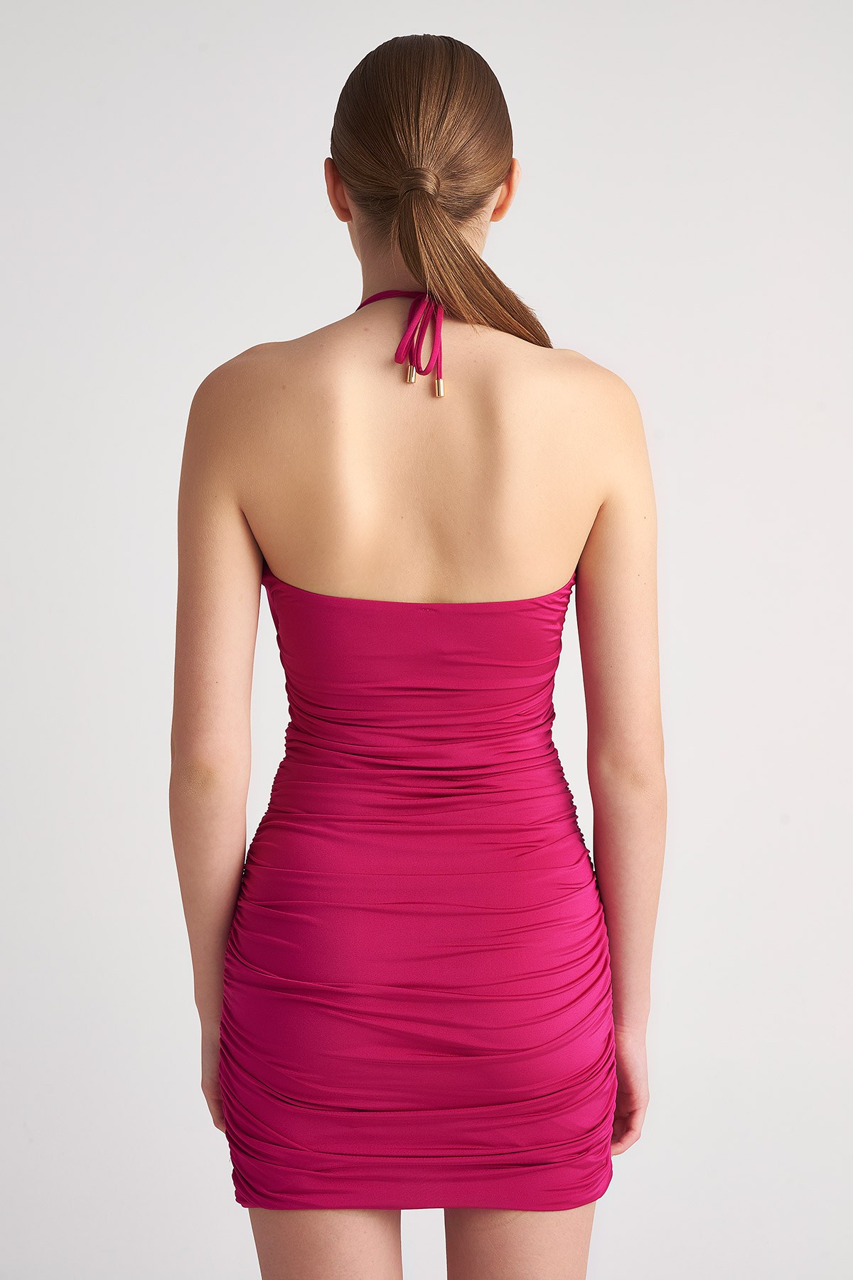 ΜΟΝΟΧΡΩΜΟ ΚΟΝΤΟ ΦΟΡΕΜΑ ΜΕ ΣΟΥΡΕΣ φωτογραφία