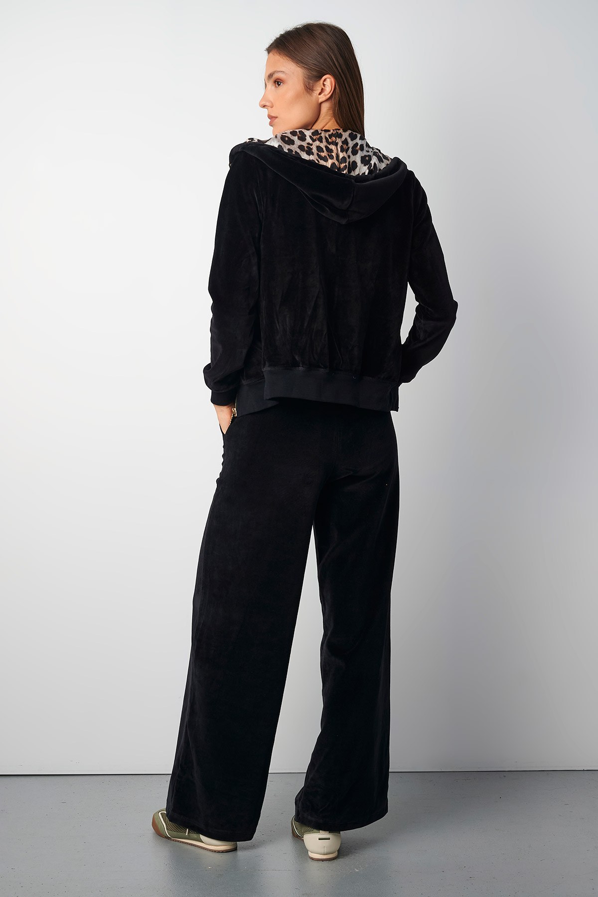 ΨΗΛΟΜΕΣΟ ΒΕΛΟΥΤΕ ΠΑΝΤΕΛΟΝΙ ΣΕ ΦΑΡΔΙΑ ΓΡΑΜΜΗ φωτογραφία