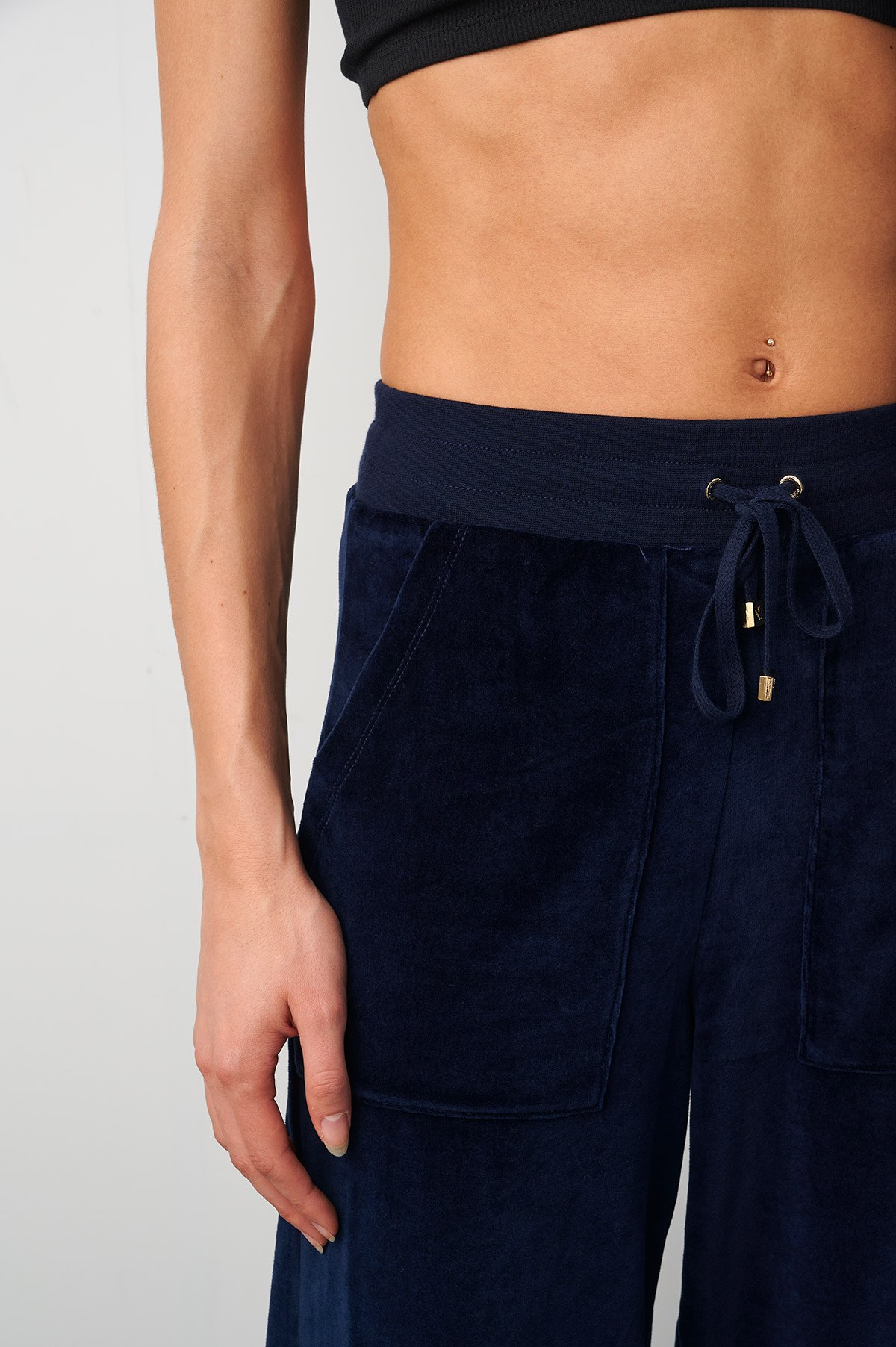 ΨΗΛΟΜΕΣΟ ΒΕΛΟΥΤΕ ΠΑΝΤΕΛΟΝΙ ΣΕ ΦΑΡΔΙΑ ΓΡΑΜΜΗ φωτογραφία