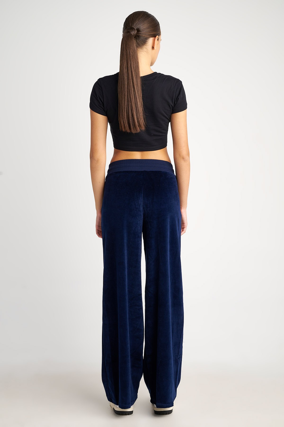 ΨΗΛΟΜΕΣΟ ΒΕΛΟΥΤΕ ΠΑΝΤΕΛΟΝΙ ΣΕ ΦΑΡΔΙΑ ΓΡΑΜΜΗ φωτογραφία