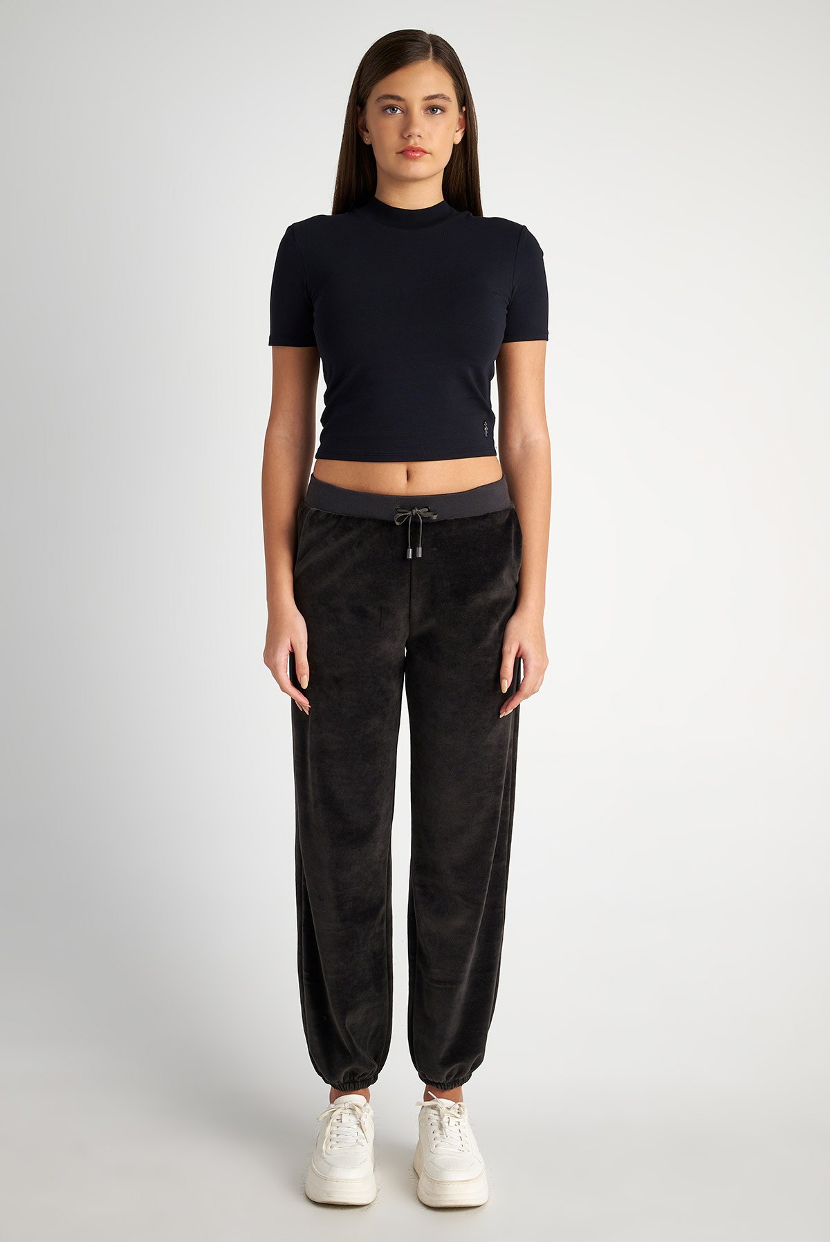 ΒΕΛΟΥΤΕ ΠΑΝΤΕΛΟΝΙ ΜΕ ΛΑΣΤΙΧΟ ΣΤΟΝ ΑΣΤΡΑΓΑΛΟ φωτογραφία