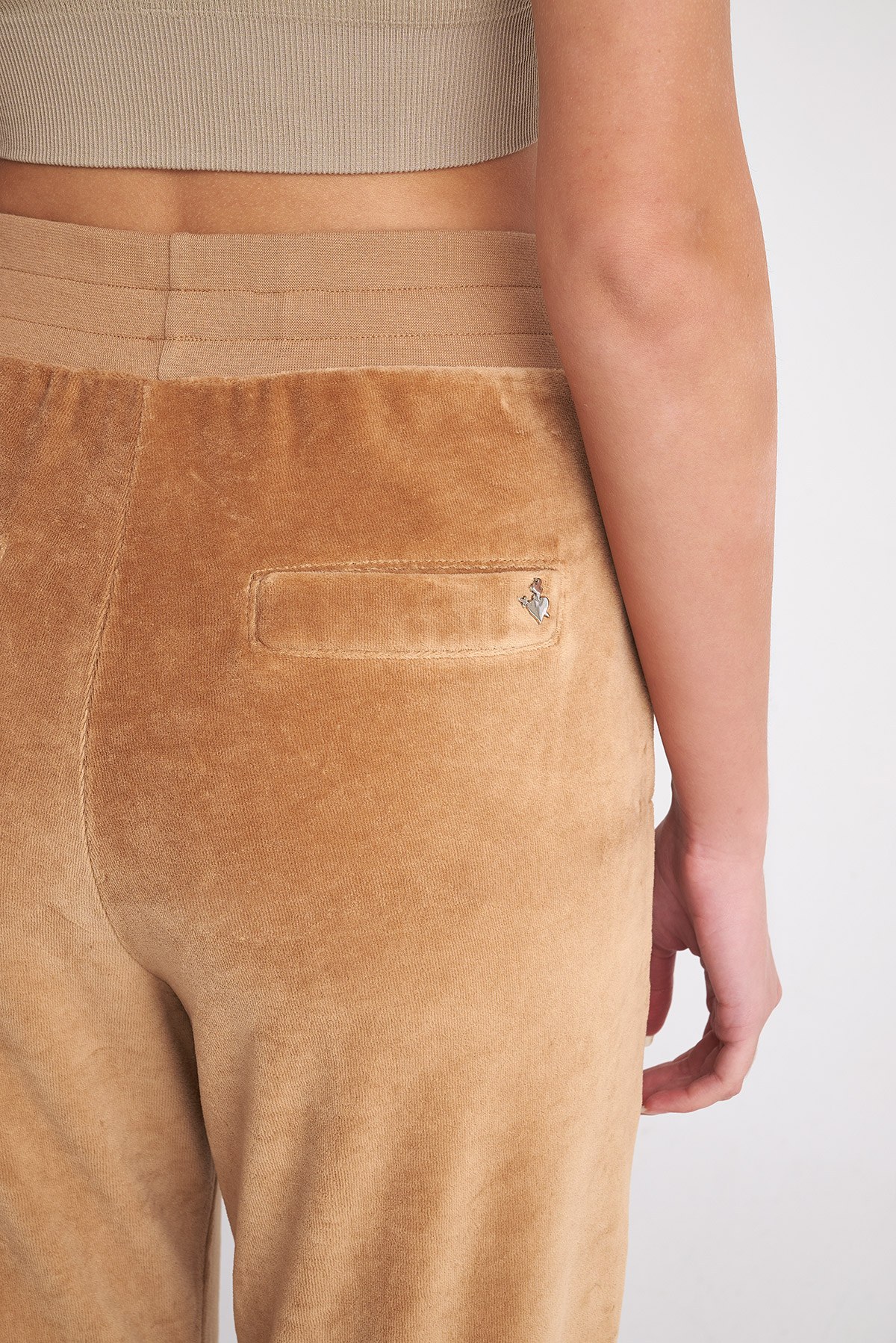 ΒΕΛΟΥΤΕ ΠΑΝΤΕΛΟΝΙ ΜΕ ΦΑΡΔΥ ΛΑΣΤΙΧΟ ΣΤΟΝ ΑΣΤΡΑΓΑΛΟ φωτογραφία