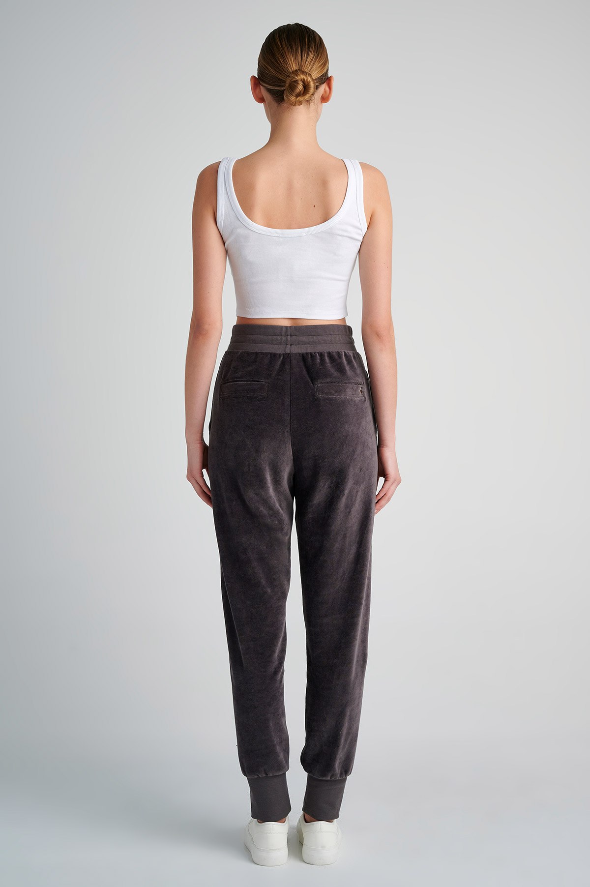 ΒΕΛΟΥΤΕ ΠΑΝΤΕΛΟΝΙ ΜΕ ΦΑΡΔΥ ΛΑΣΤΙΧΟ ΣΤΟΝ ΑΣΤΡΑΓΑΛΟ φωτογραφία