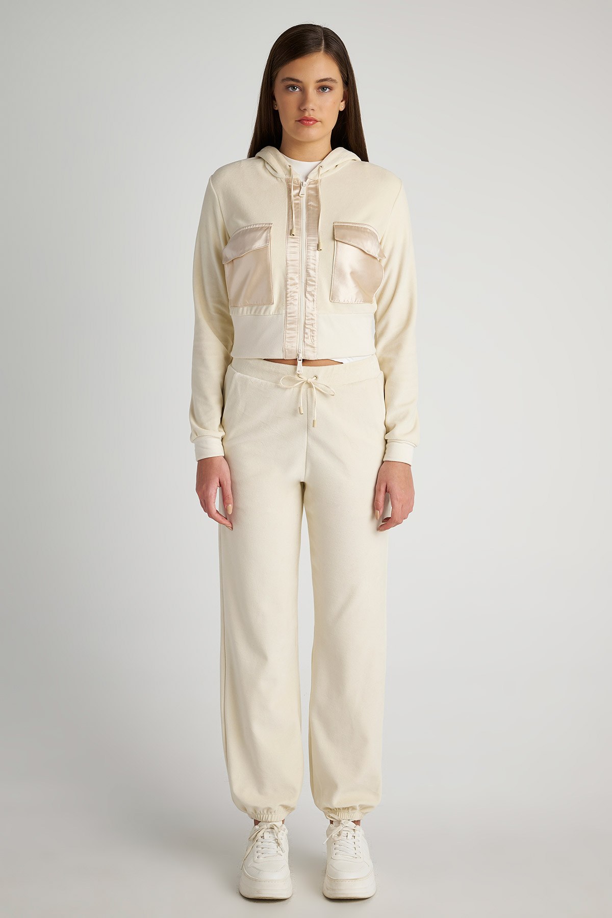 KONTH BΕΛΟΥΤΕ ΖΑΚΕΤΑ ΜΕ ΣΑΤΕΝ PATCH ΤΣΕΠΕΣ φωτογραφία