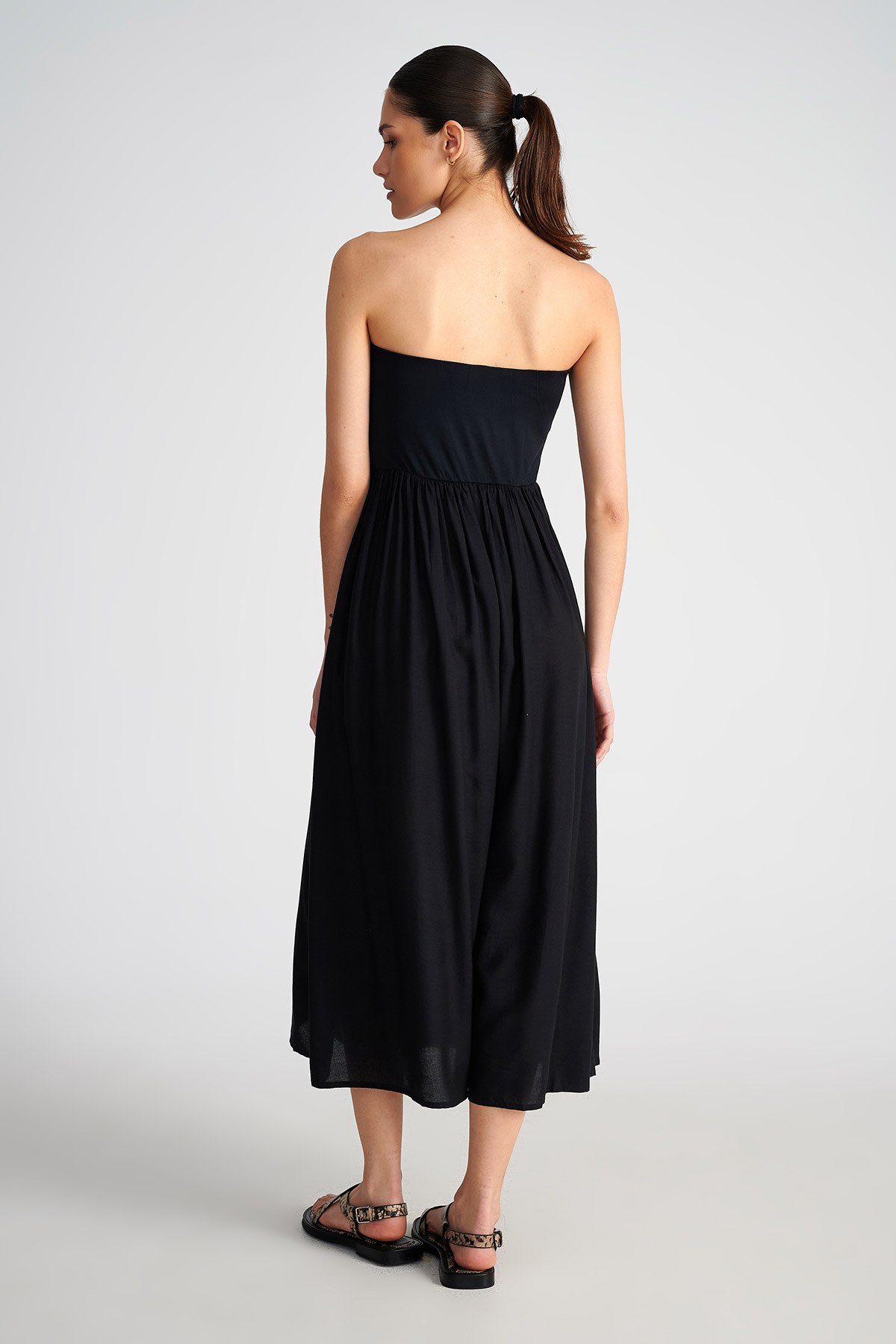 ΜΟΝΟΧΡΩΜΟ ΣΤΡΑΠΛΕΣ ΦΟΡΕΜΑ/ΦΟΥΣΤΑ φωτογραφία