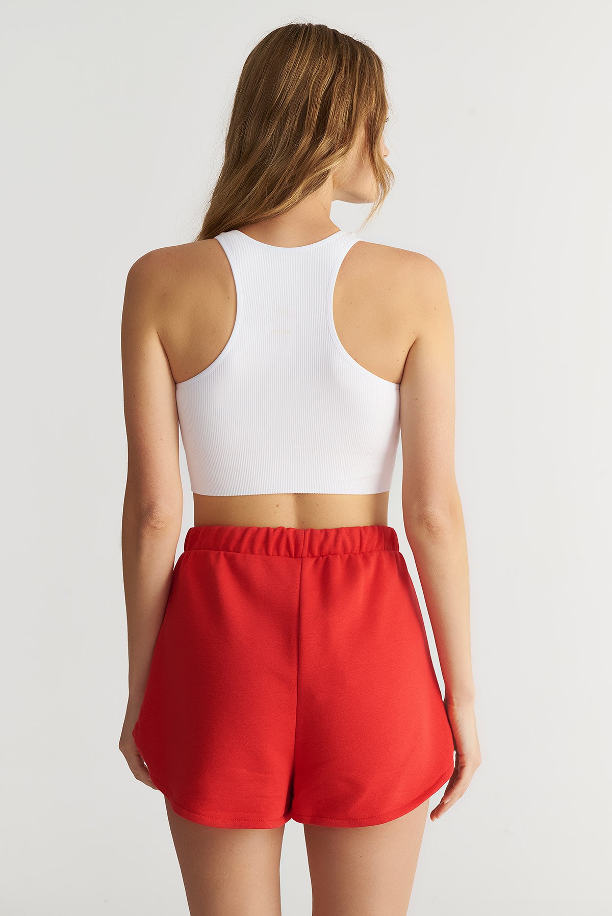 SEAMLESS ΚΟΝΤΟ ΡΙΜΠ ΤΟΠ ΜΕ ΛΑΙΜΟΚΟΨΗ HALTER φωτογραφία