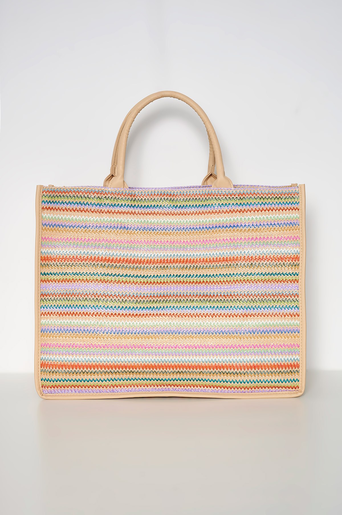 ΨΑΘΙΝΗ ΤΣΑΝΤΑ SHOPPER ΜΕ ΠΟΛΥΧΡΩΜΟ ΤΥΠΩΜΑ φωτογραφία