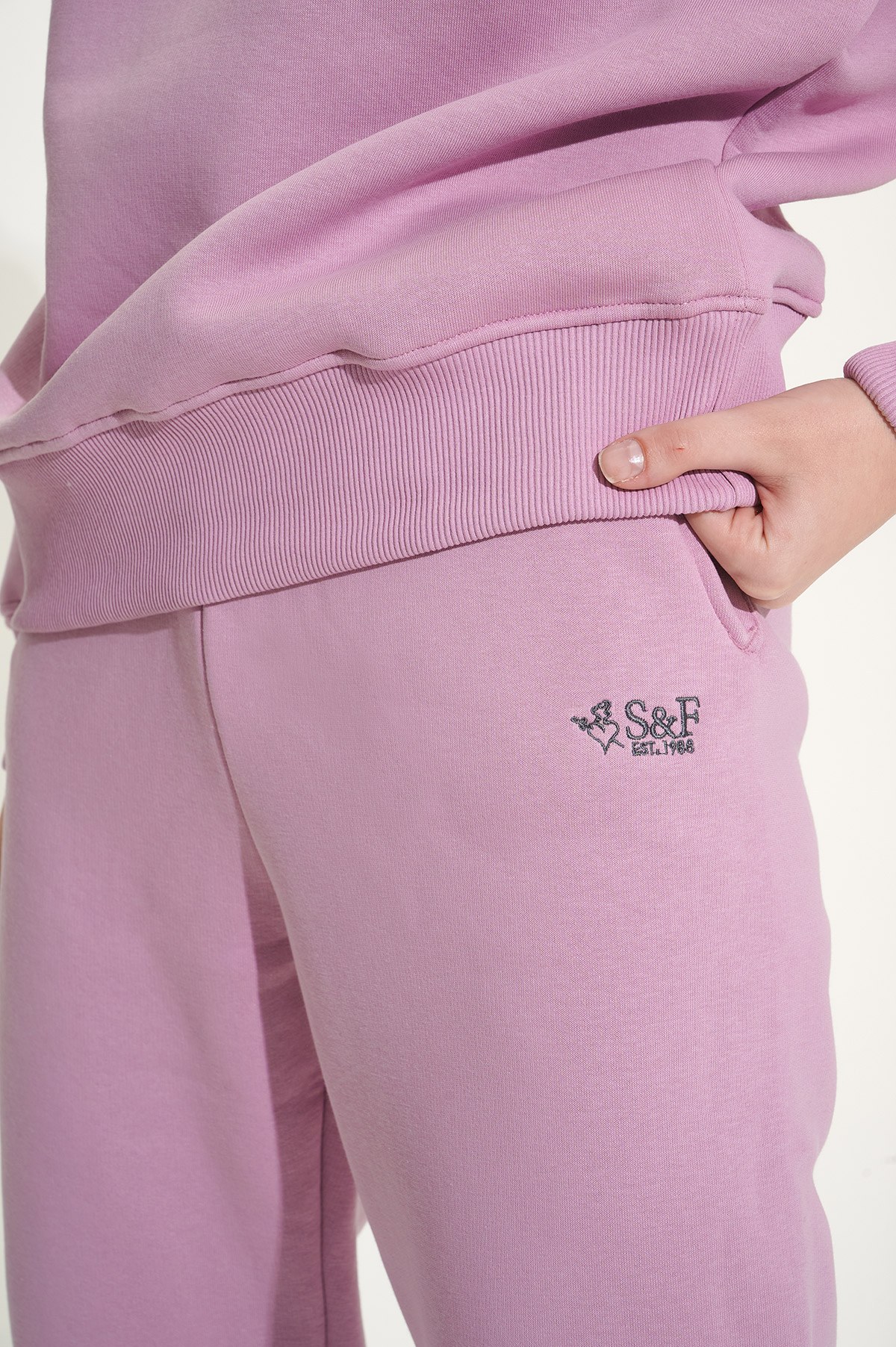 ΨΗΛΟΜΕΣΟ ΒΑΜΒΑΚΕΡΟ ΠΑΝΤΕΛΟΝΙ ΜΕ ΛΑΣΤΙΧΟ ΣΤΟΝ ΑΣΤΡΑΓΑΛΟ φωτογραφία