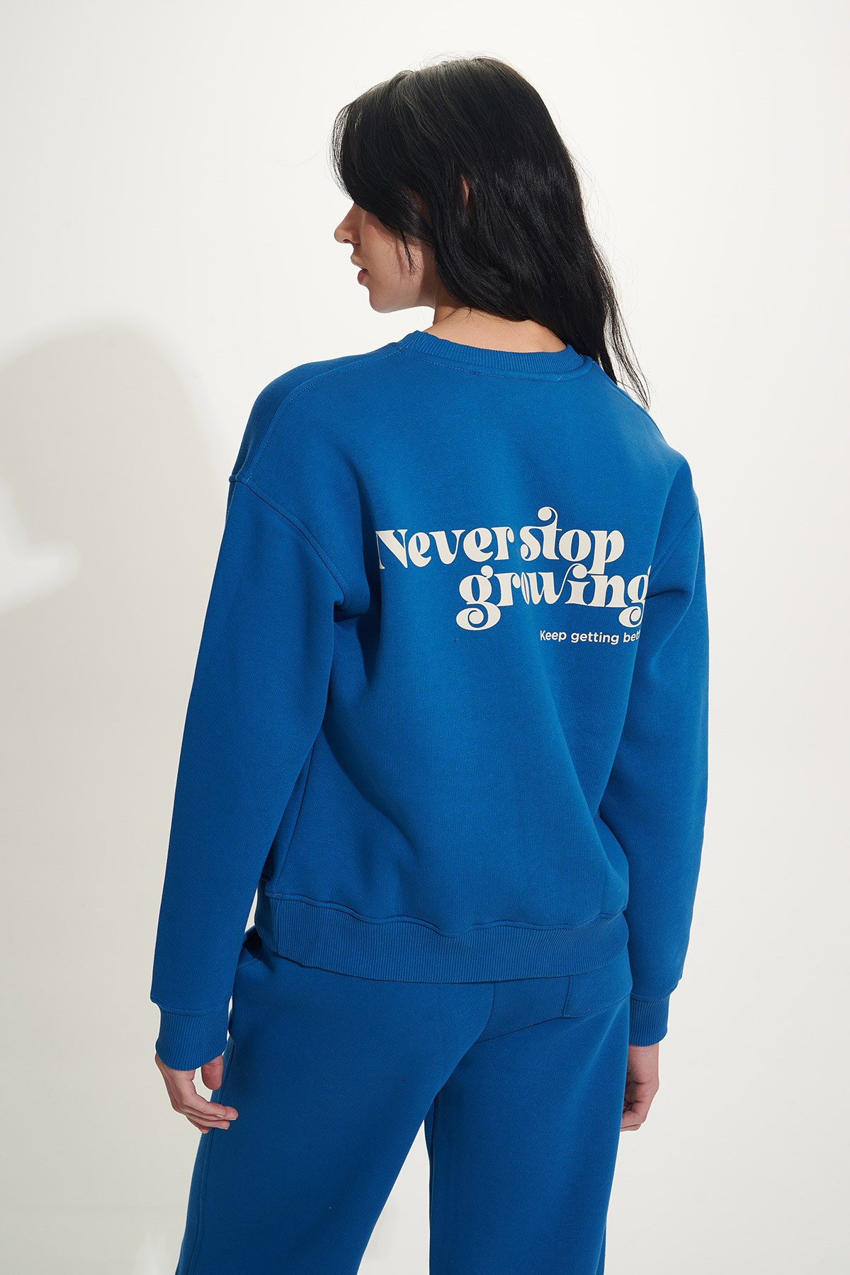 ΒΑΜΒΑΚΕΡΗ OVERSIZED ΦΟΥΤΕΡ ΜΠΛΟΥΖΑ ΜΕ ΤΥΠΩΜΑ φωτογραφία