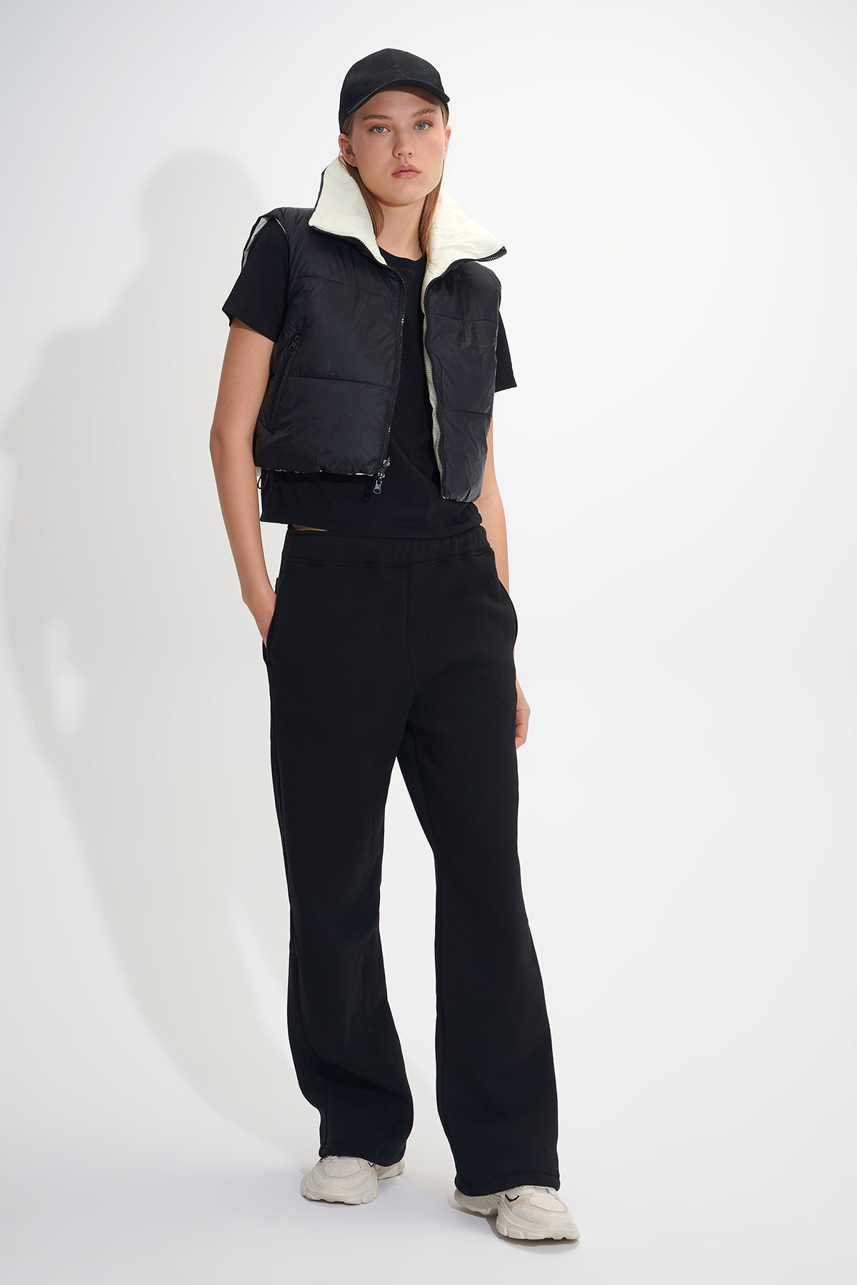 ΚΟΝΤΟ ΦΟΥΣΚΩΤΟ ΓΙΛΕΚΟ ΔΙΠΛΗΣ ΟΨΕΩΣ φωτογραφία