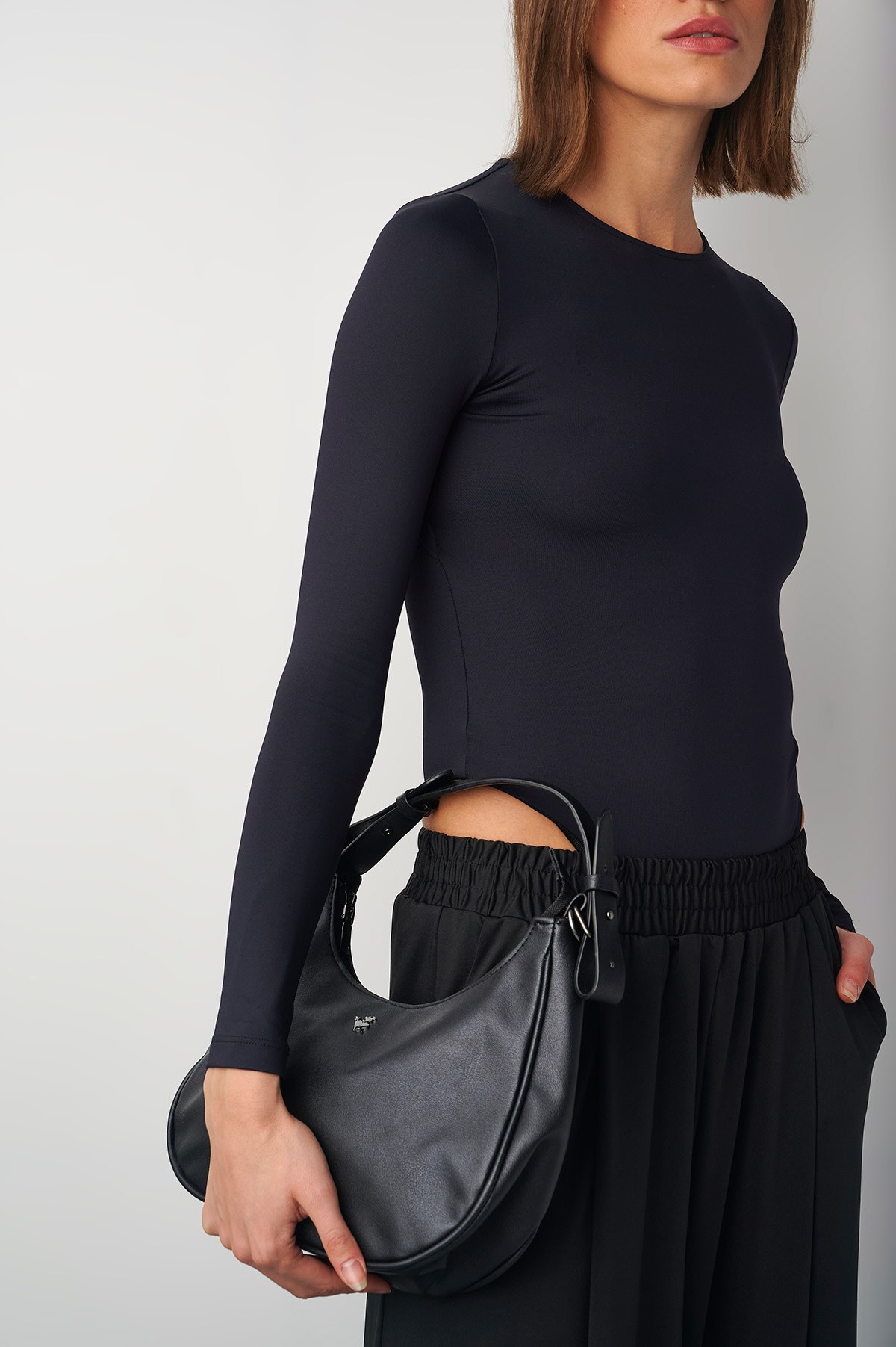 ΤΣΑΝΤΑ ΩΜΟΥ ΜΕ ΑΠΟΣΠΩΜΕΝΗ ΔΙΑΚΟΣΜΗΤΙΚΗ ΑΛΥΣΙΔΑ φωτογραφία