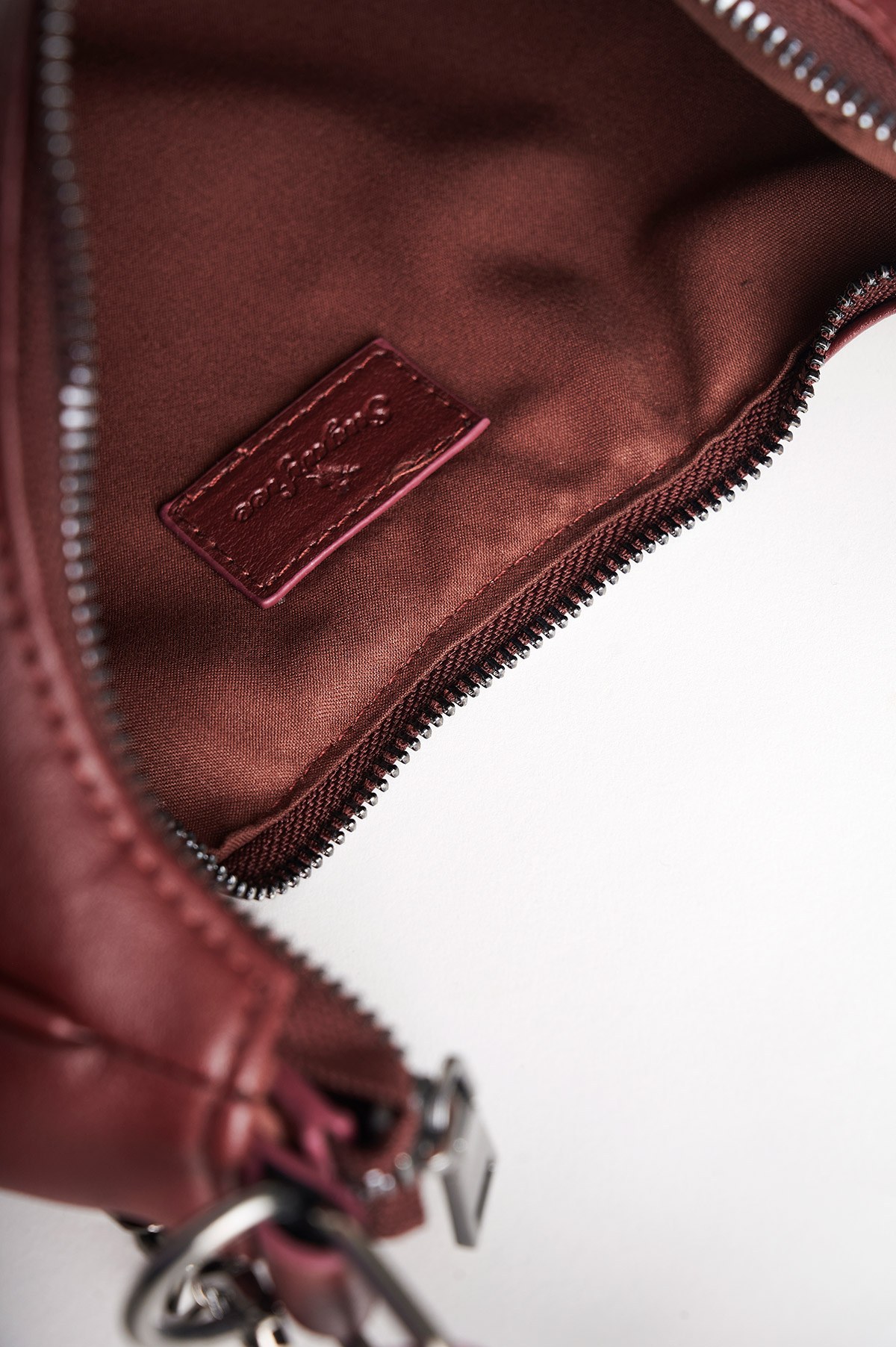 ΤΣΑΝΤΑ ΩΜΟΥ ΜΕ ΑΠΟΣΠΩΜΕΝΗ ΔΙΑΚΟΣΜΗΤΙΚΗ ΑΛΥΣΙΔΑ φωτογραφία