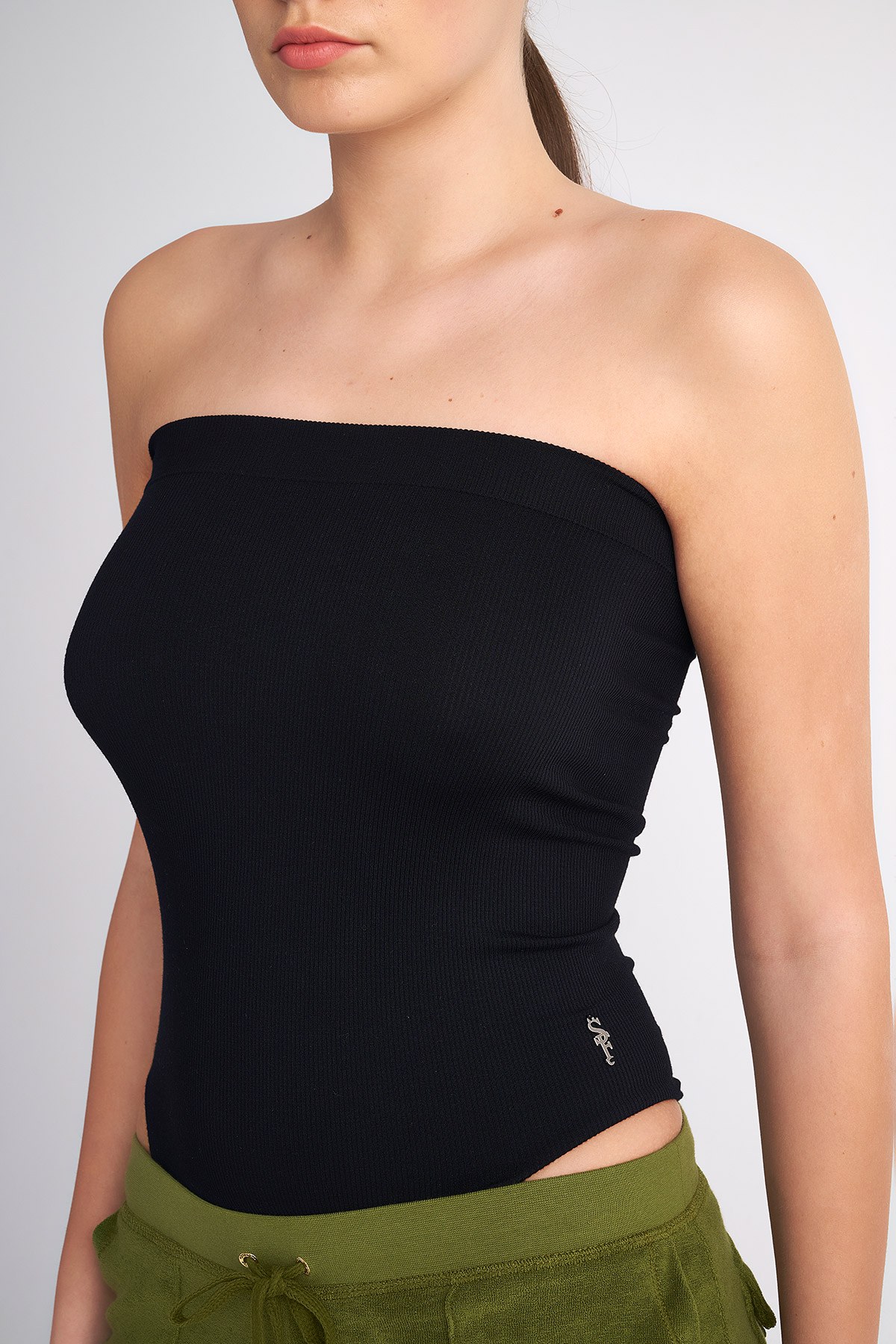 ΜΟΝΟΧΡΩΜΟ ΣΤΡΑΠΛΕΣ ΡΙΜΠ ΚΟΡΜΑΚΙ φωτογραφία