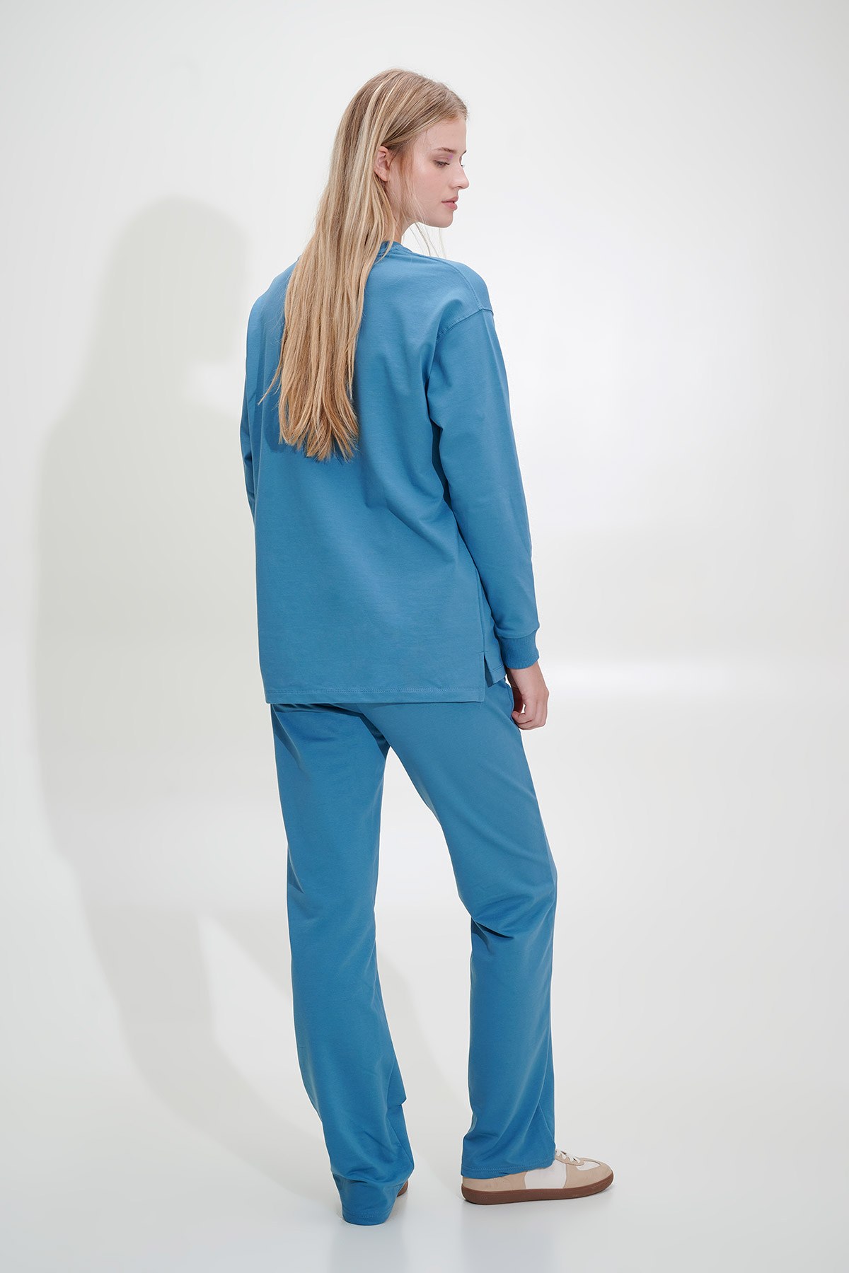 ΒΑΜΒΑΚΕΡΗ OVERSIZED ΦΟΥΤΕΡ ΜΠΛΟΥΖΑ ΜΕ ΑΝΑΓΛΥΦΟ ΤΥΠΩΜΑ φωτογραφία