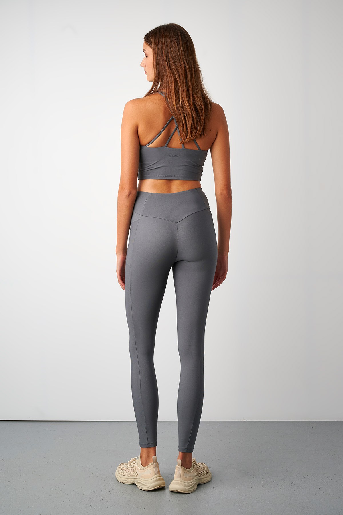 ΑΘΛΗΤΙΚΟ ΚΟΝΤΟ ΤΟΠ ΜΕ ΧΙΑΣΤΙ ΤΙΡΑΝΤΕΣ φωτογραφία