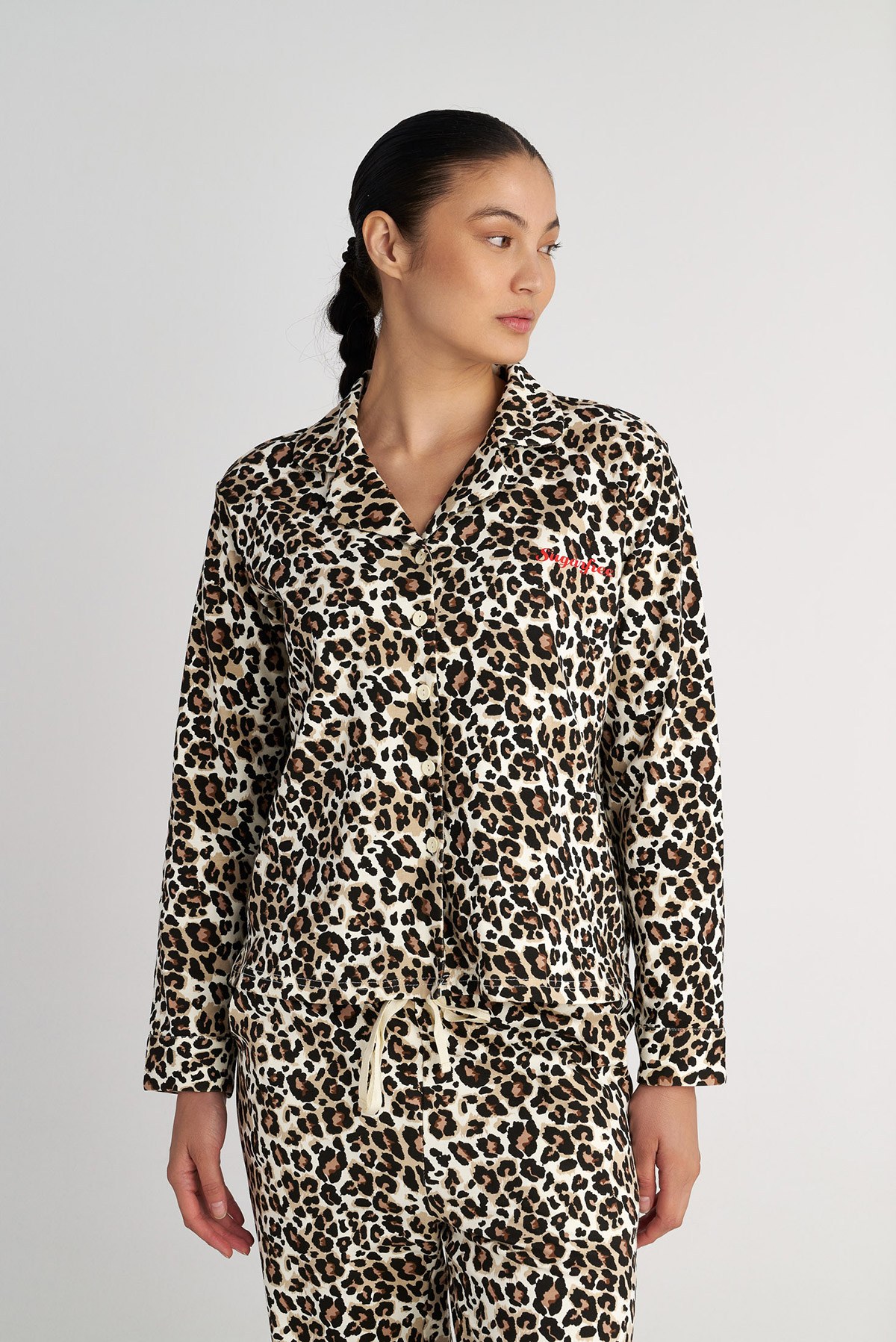 ΒΑΜΒΑΚΕΡΟ ΣΕΤ ΠΙΤΖΑΜΑ ΜΕ ΛΕΟΠΑΡ ΤΥΠΩΜΑ φωτογραφία