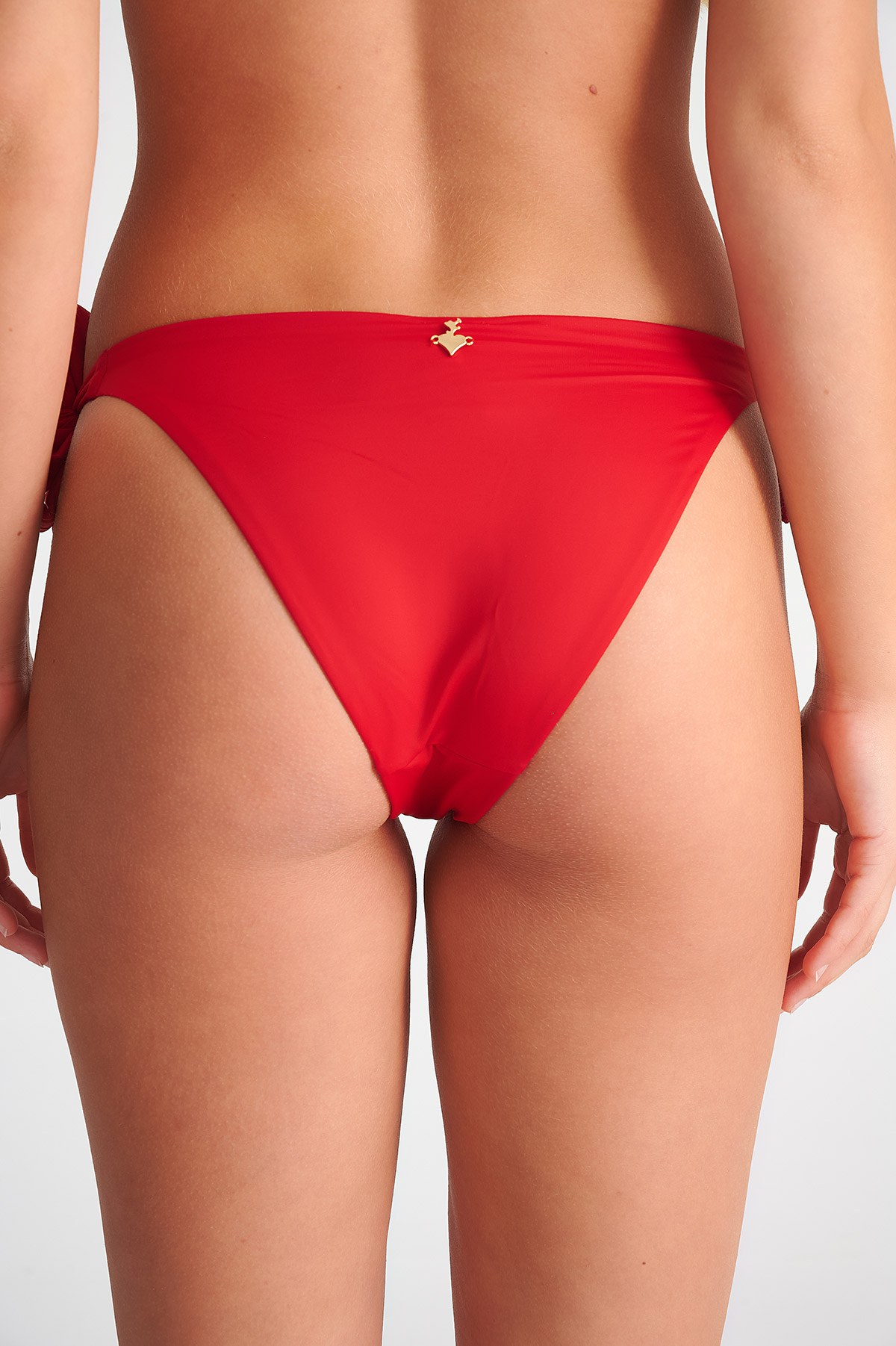 RECYCLED ΜΑΓΙΟ ΜΠΙΚΙΝΙ ΣΛΙΠ ΜΕ ΚΟΡΔΟΝΙΑ φωτογραφία