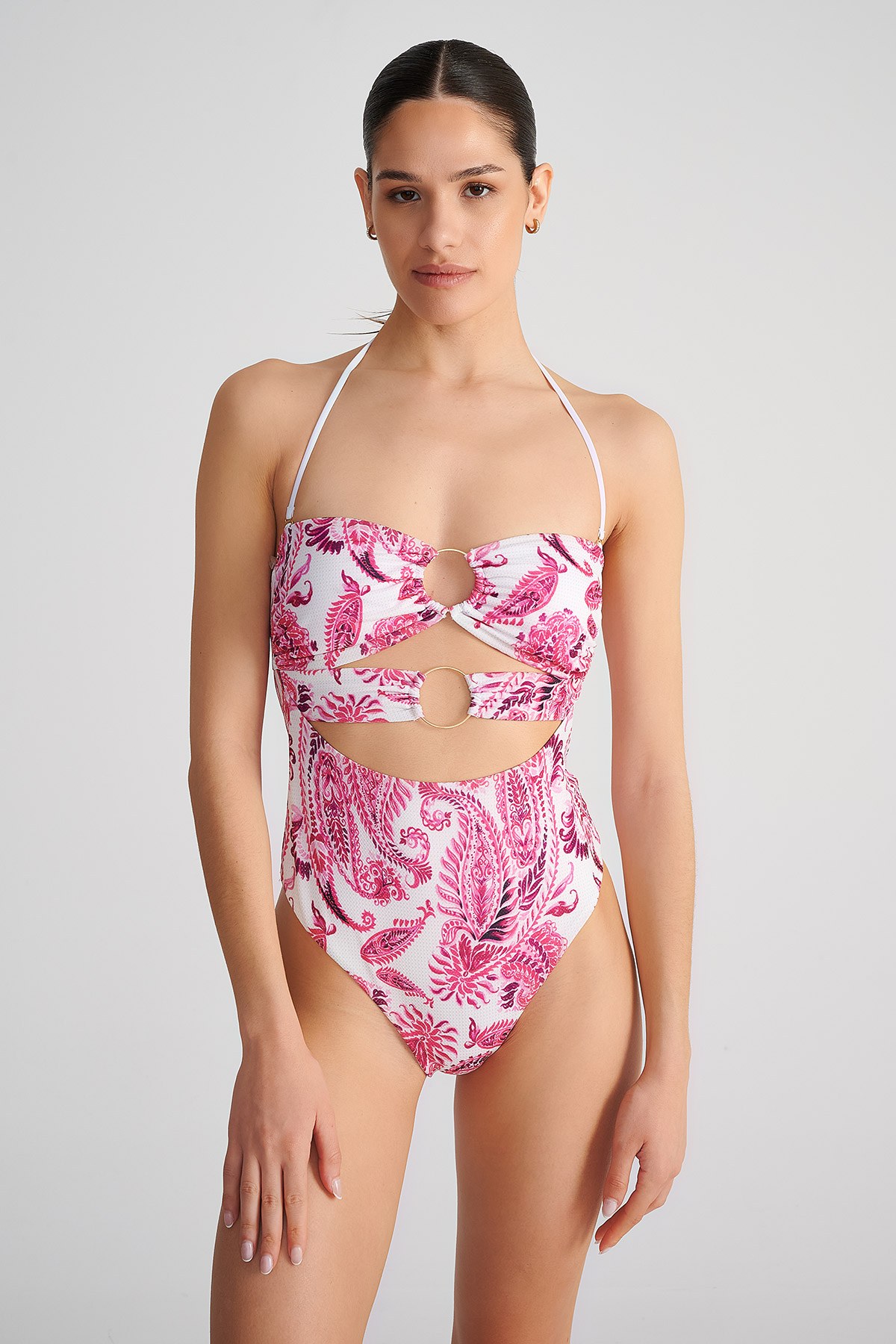 ΟΛΟΣΩΜΟ BRAZILIAN ΣΤΡΑΠΛΕΣ ΜΑΓΙΟ ΜΕ ΦΛΟΡΑΛ ΤΥΠΩΜΑ ΚΑΙ ΑΝΟΙΓΜΑΤΑ φωτογραφία