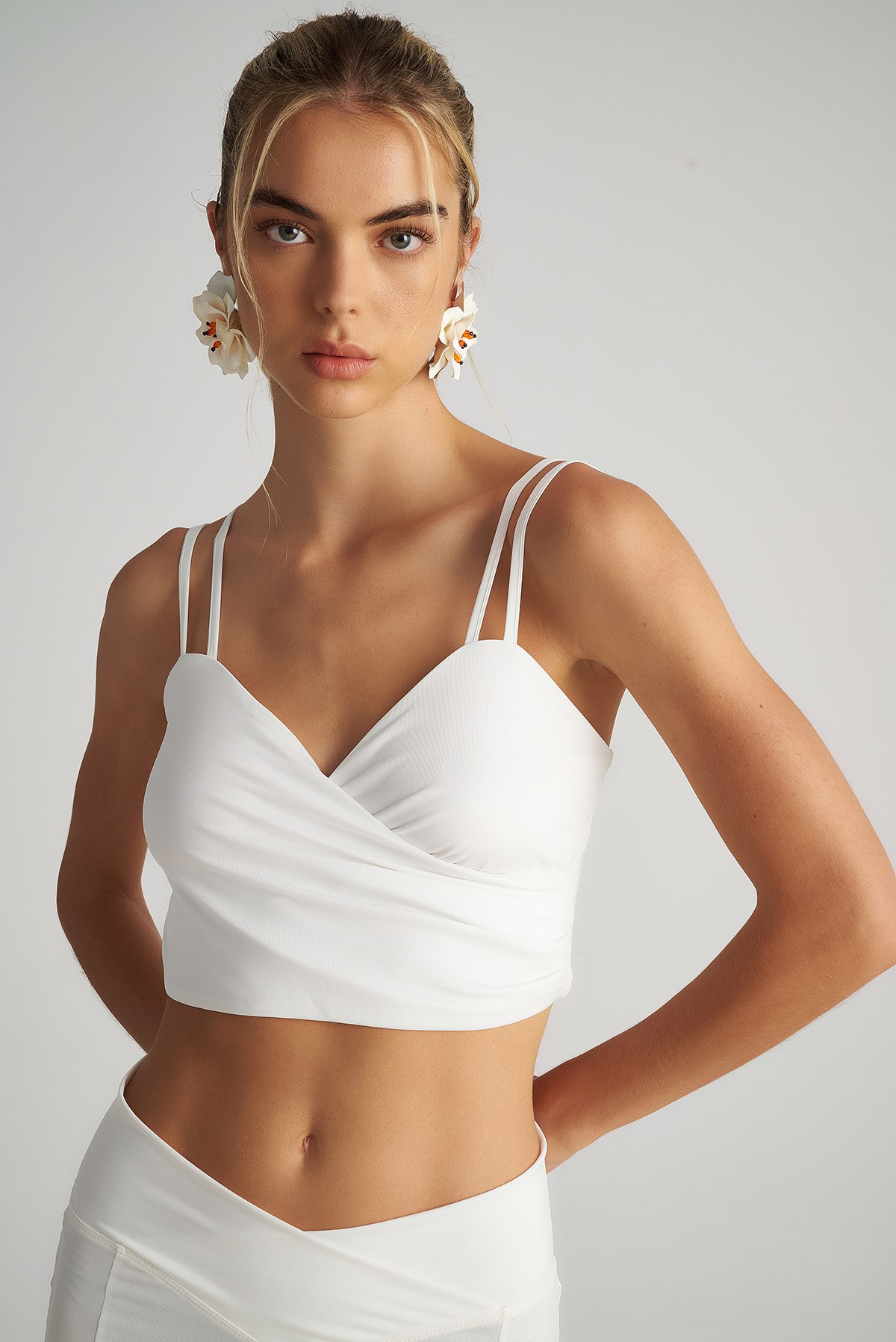 KONTH ΚΡΟΥΑΖΕ ΜΠΛΟΥΖΑ ME ΝΤΡΑΠΕ ΛΕΠΤΟΜΕΡΕΙΑ