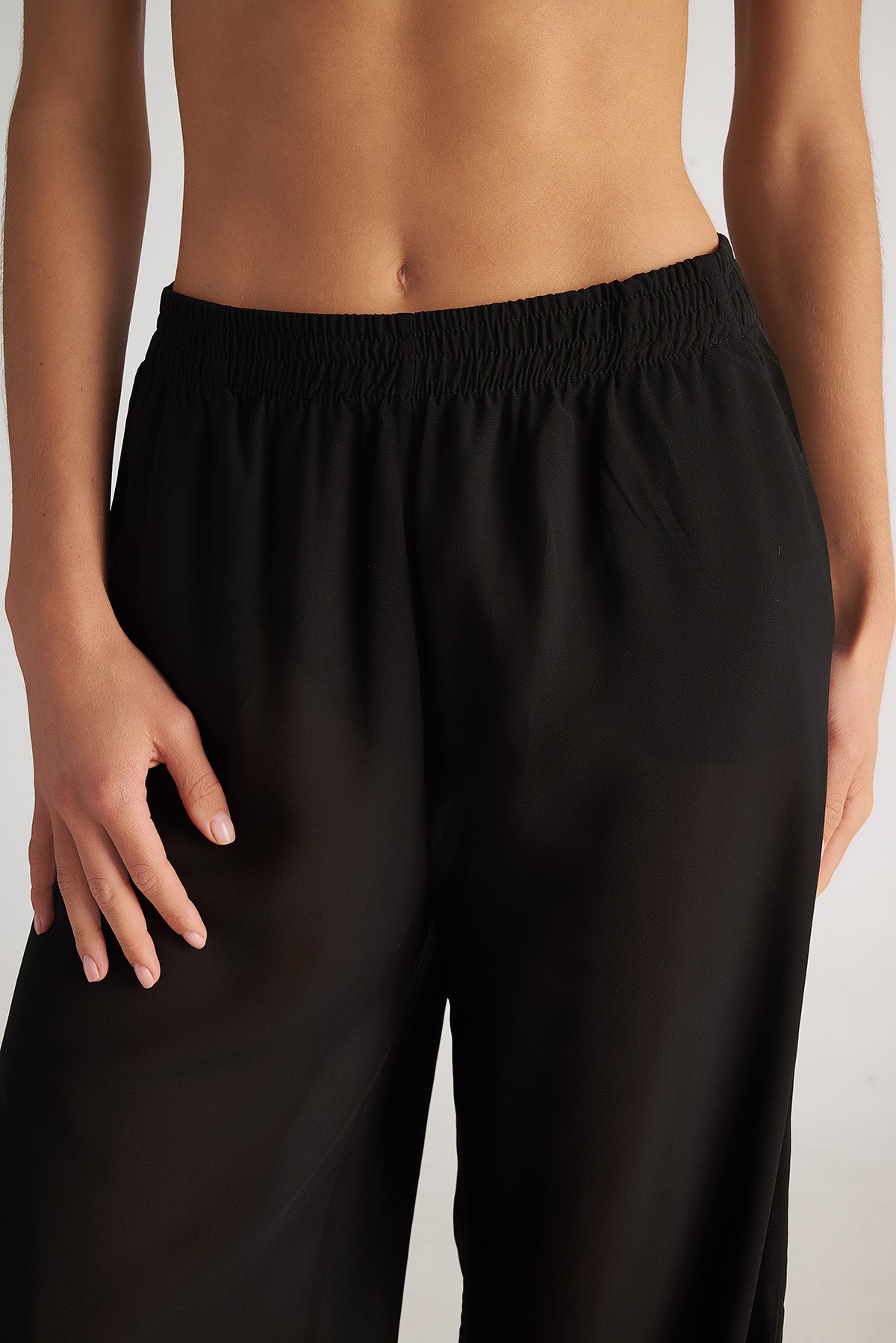 ΗΜΙΔΙΑΦΑΝΟ ΠΑΝΤΕΛΟΝΙ ΜΕ ΛΑΣΤΙΧΟ ΣΤΟΝ ΑΣΤΡΑΓΑΛΟ φωτογραφία