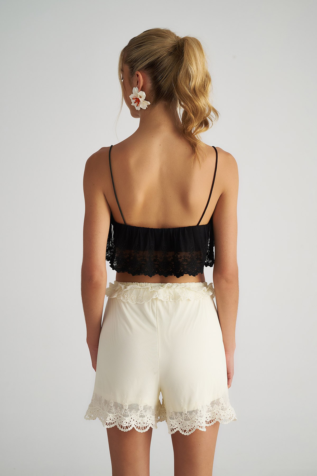 ΨΗΛΟΜΕΣΟ ΣΟΡΤΣ ΜΕ ΒΟΛΑΝ ΚΑΙ ΔΑΝΤΕΛΑ φωτογραφία