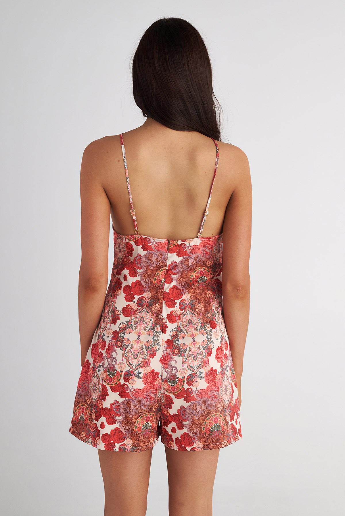 ΟΛΟΣΩΜΗ ΚΟΝΤΗ ΣΑΤΕΝ ΦΟΡΜΑ ΜΕ ΦΛΟΡΑΛ ΤΥΠΩΜΑ ΚΑΙ ΔΕΣΙΜΟ ΜΠΡΟΣΤΑ φωτογραφία