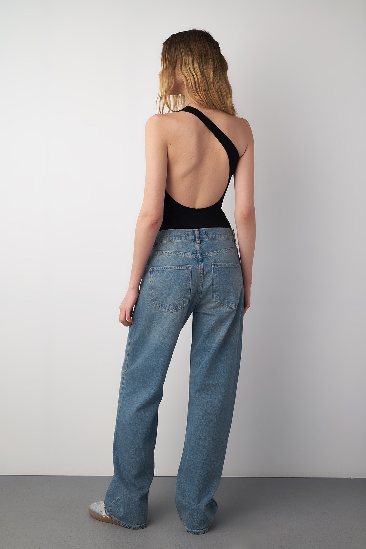 ΤΖΙΝ ΠΑΝΤΕΛΟΝΙ ΣΕ ΦΑΡΔΙΑ ΓΡΑΜΜΗ φωτογραφία