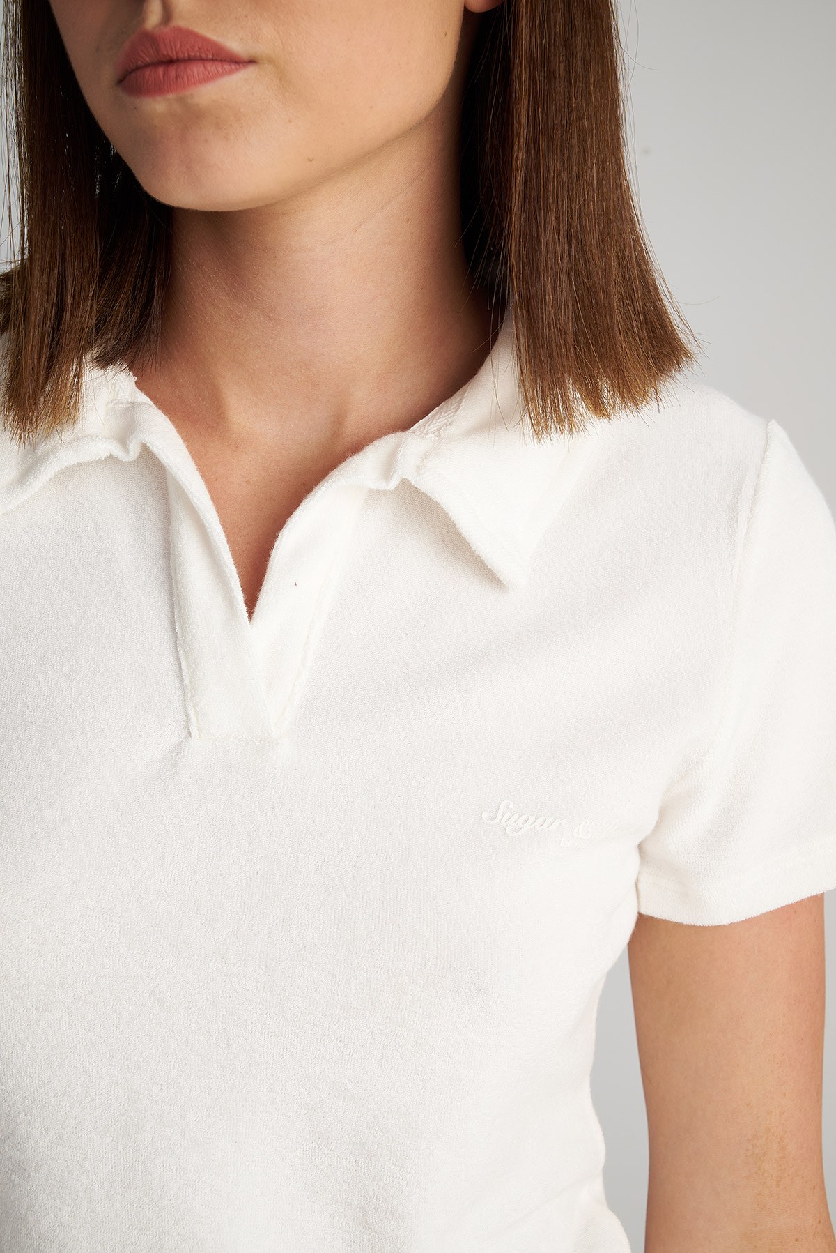 ΜΟΝΟΧΡΩΜΗ ΠΕΤΣΕΤΕ ΜΠΛΟΥΖΑ ΜΕ ΓΙΑΚΑ φωτογραφία