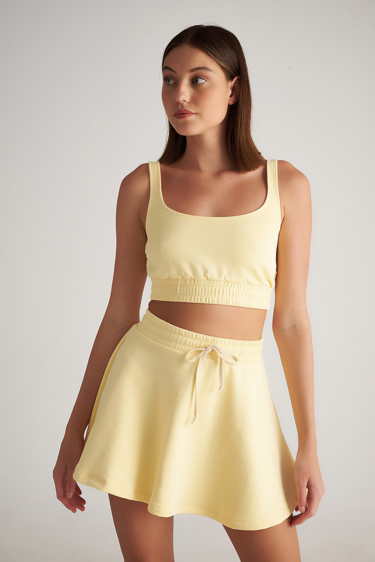 ΚΟΝΤΟ ΒΑΜΒΑΚΕΡΟ ΤΟΠ / ΜΠΟΥΣΤAΚΙ φωτογραφία