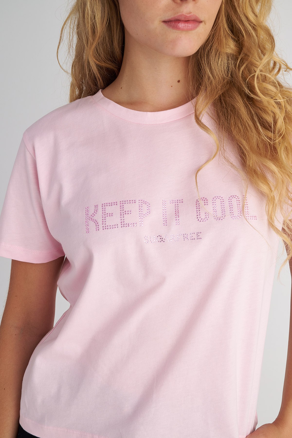 ΒΑΜΒΑΚΕΡΗ ΚΟΝΤΟΜΑΝΙΚΗ ΜΠΛΟΥΖΑ ΜΕ ΣΤΡΑΣ φωτογραφία